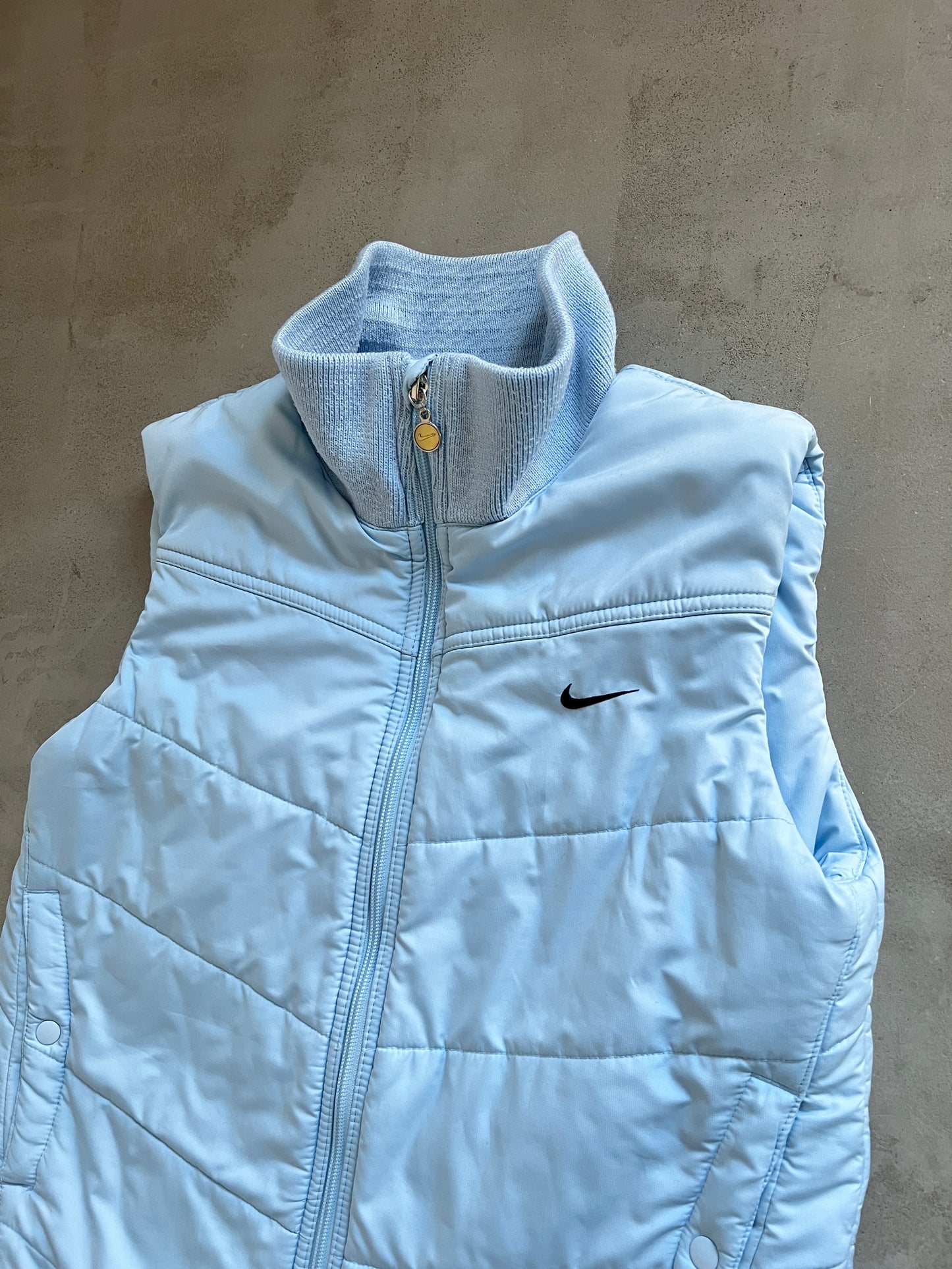 BABY BLUE NIKE PUFFER VEST - 2000S - WOMENS S