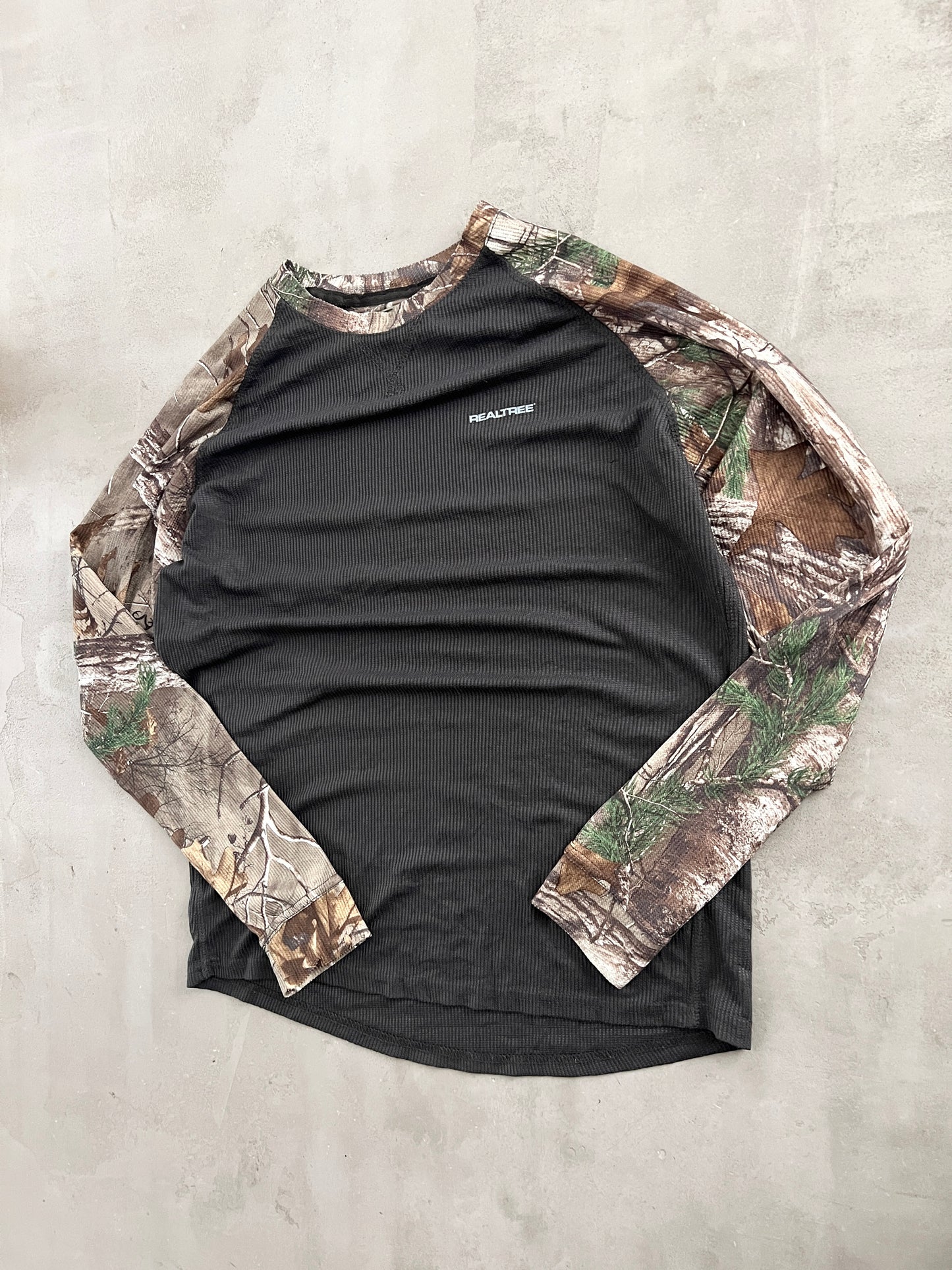 CAMO/BLACK REALTREE LONGSLEEVE - 2000S - L/M
