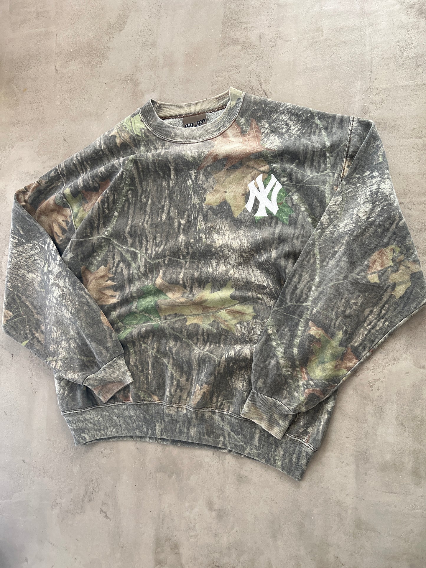 CAMO REALTREE YANKEES SWEATER - 1990S - L