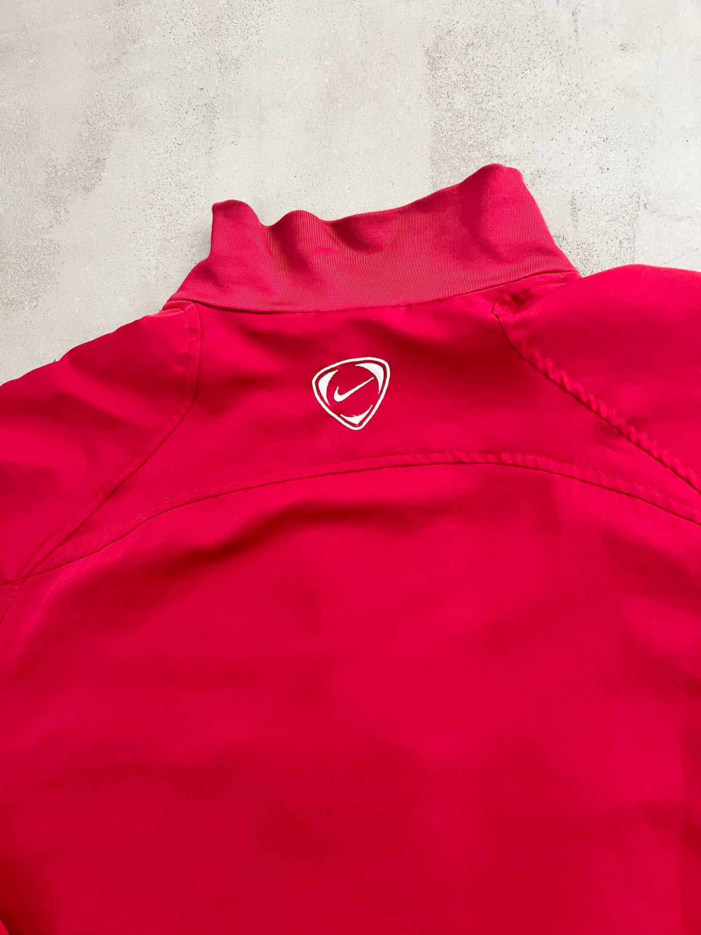 RED MANCHESTER UNITED NIKE JACKET - 2000S - L
