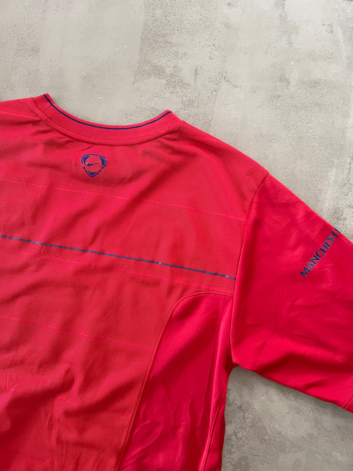 RED MANCHESTER UNITED NIKE JERSEY - 2000S - L