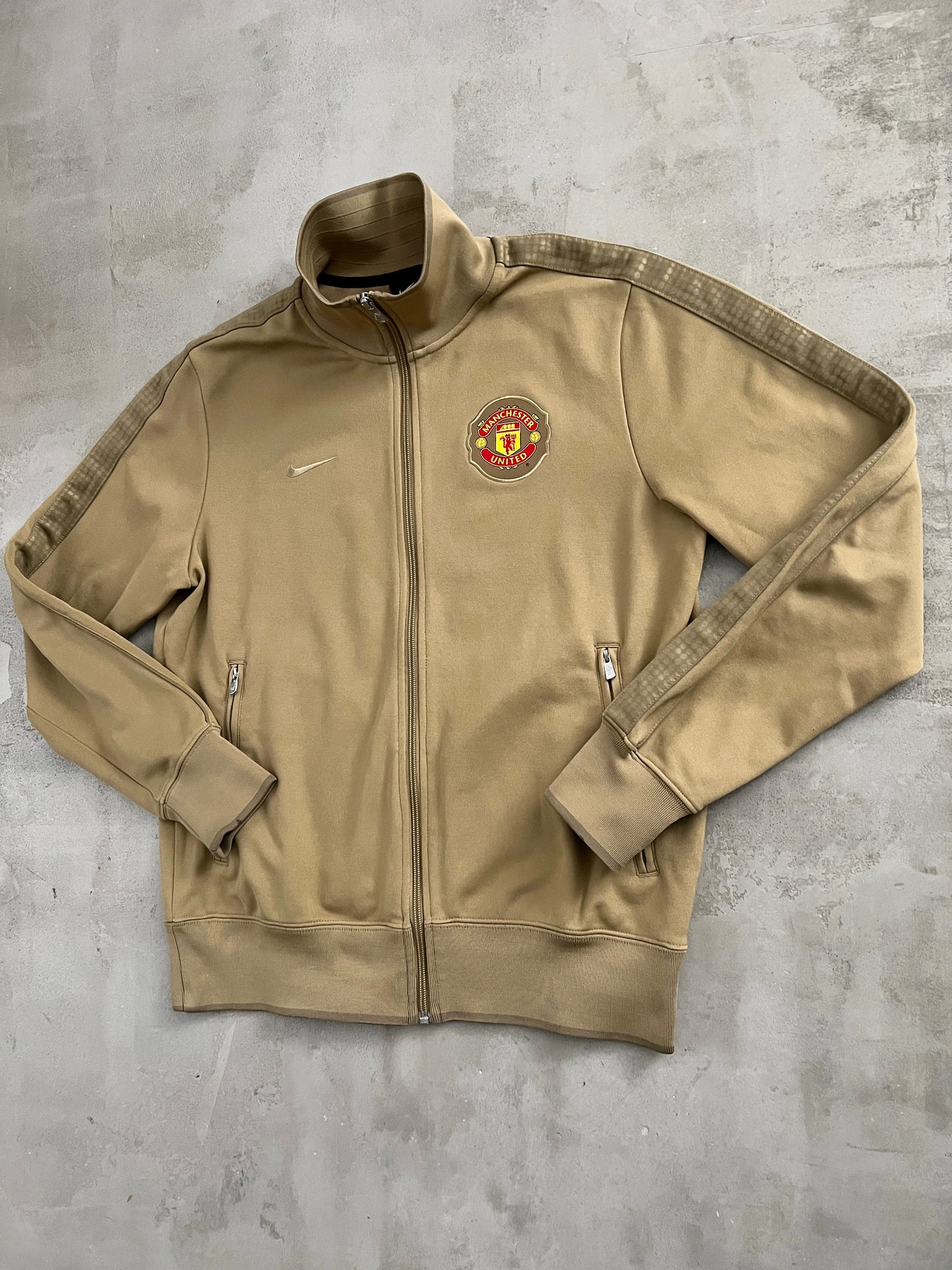 BEIGE MANCHESTER UNITED NIKE JACKET - 2000S - M