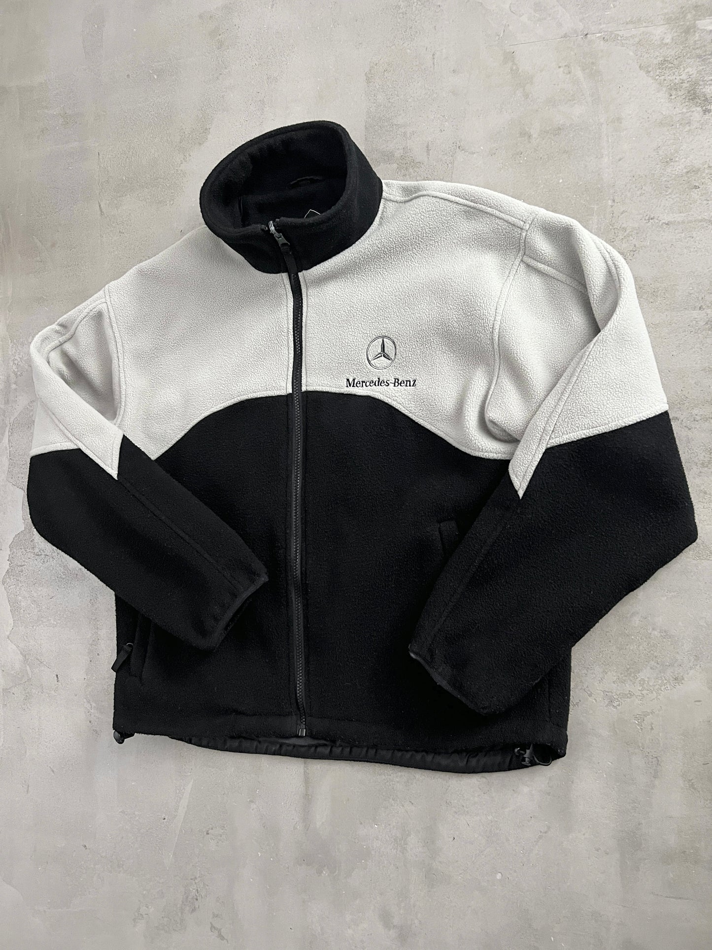 CREME/BLACK MERCEDES BENZ FLEECE - 2000S - M