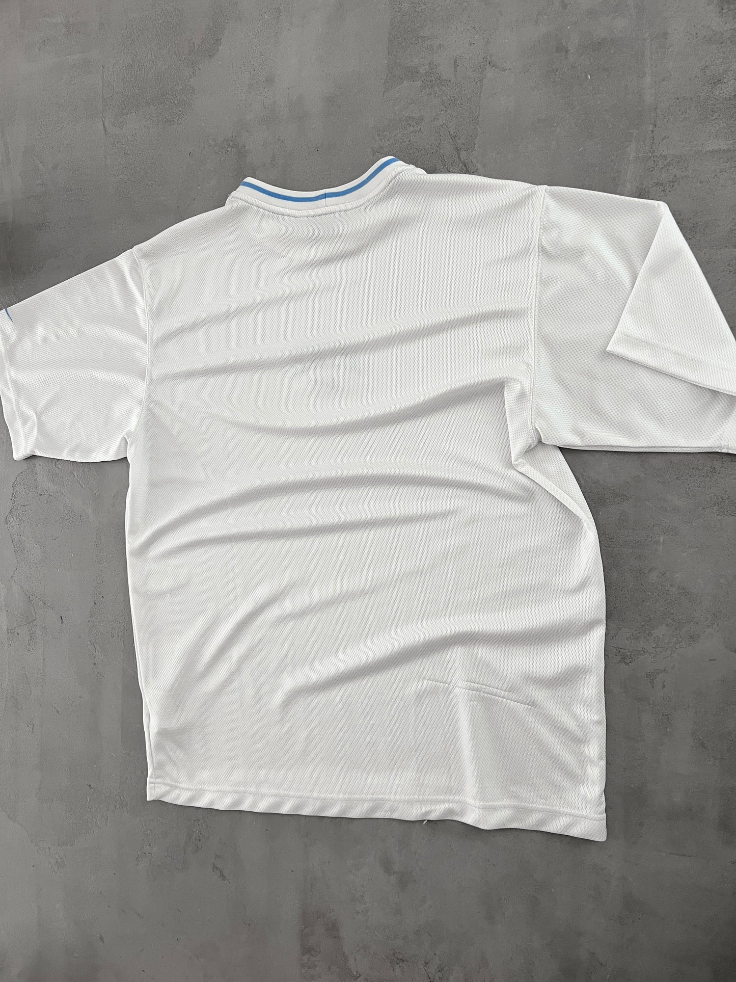 WHITE/BABY BLUE NIKE TEE - 2000S - L/XL