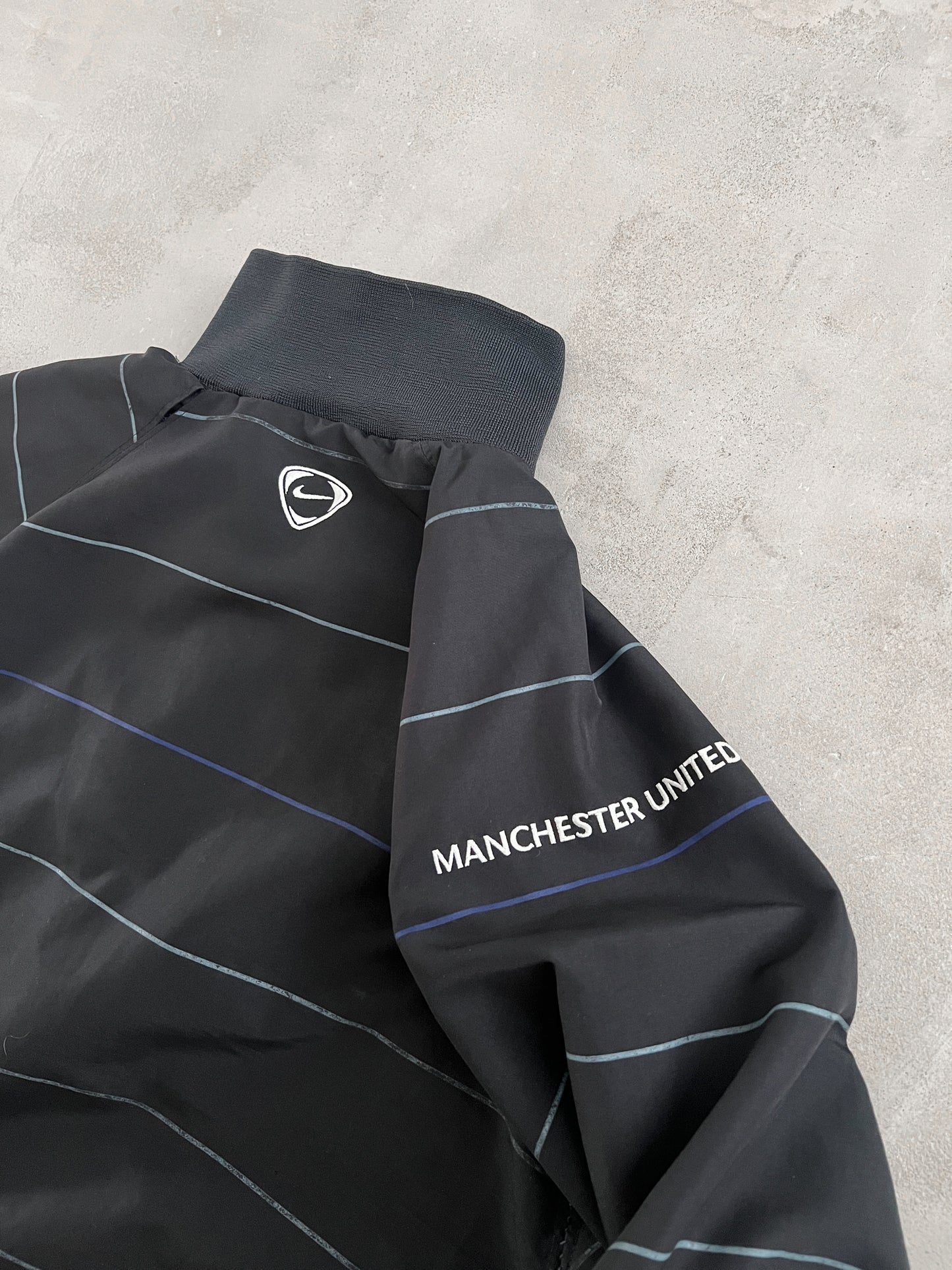 BLACK MANCHESTER UNITED NIKE JACKET - 2000S - L