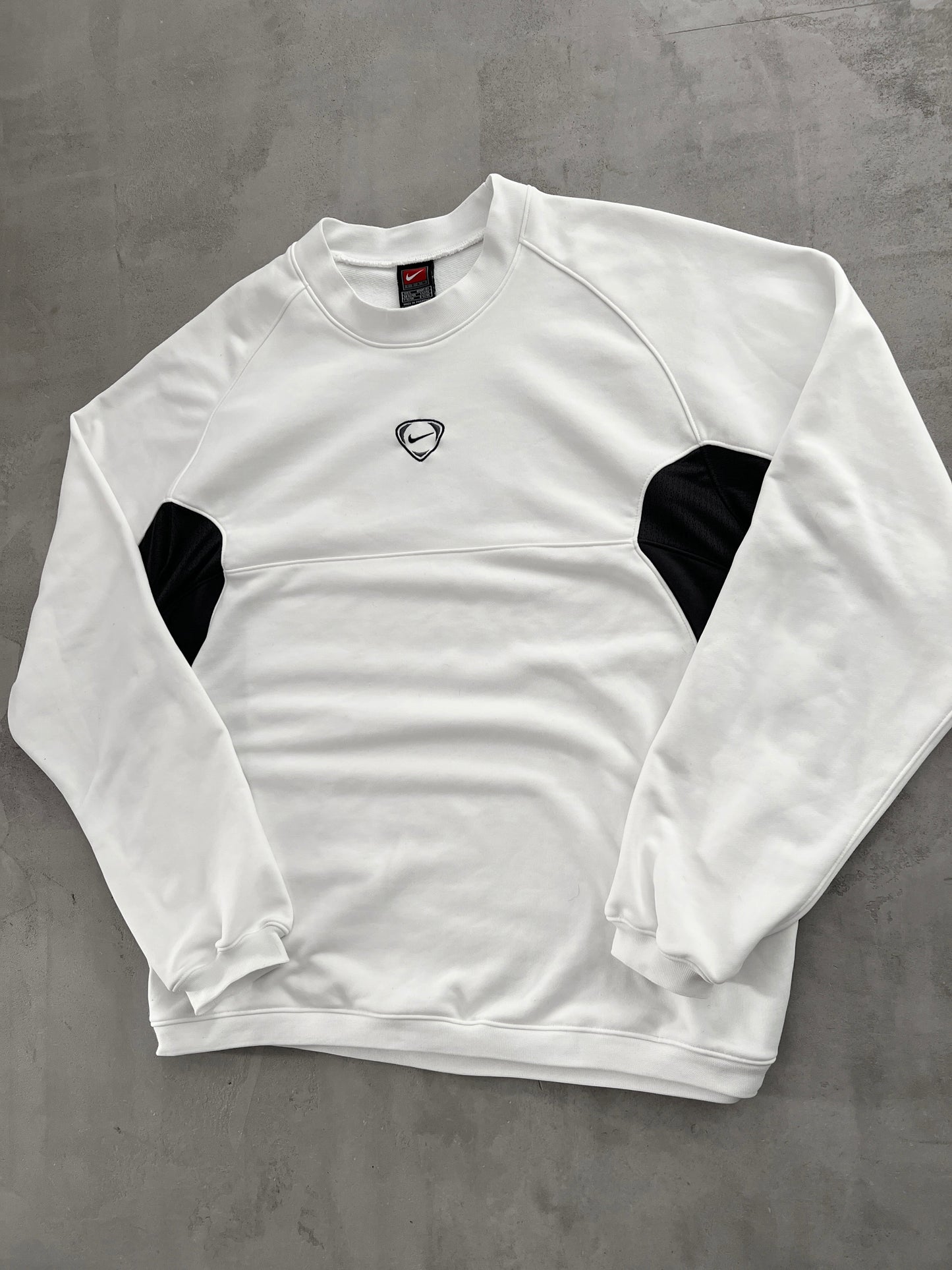 WHITE NIKE SWEATER - 2000S - XL
