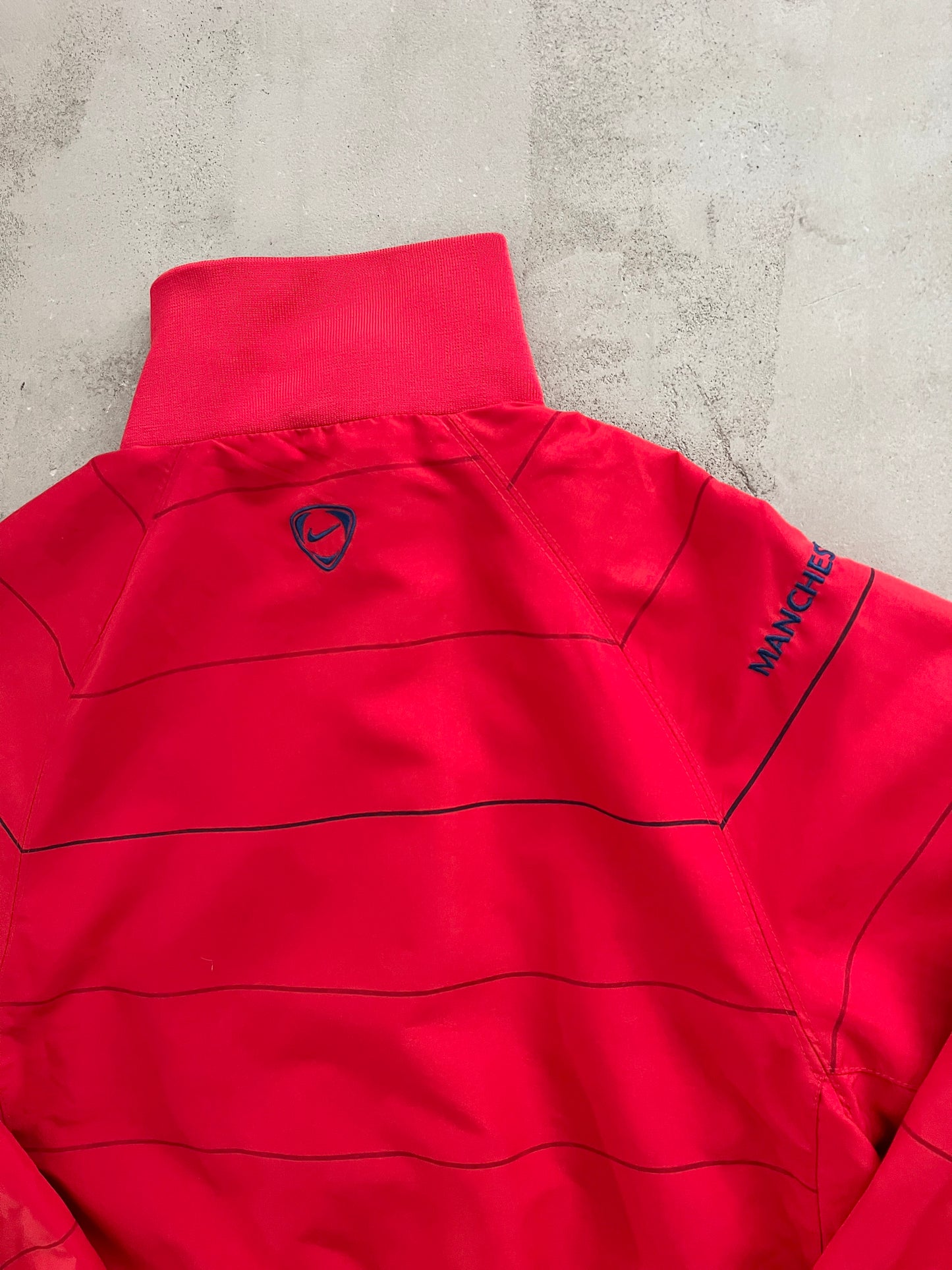 RED MANCHESTER UNITED NIKE JACKET - 2000S - S