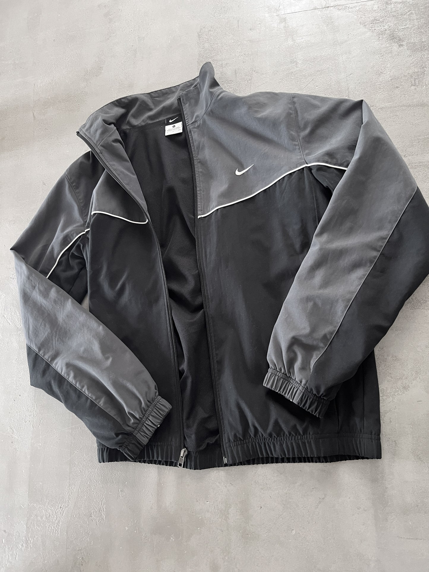 GREY/BLACK NIKE TRACK JACKET - 2000S - S