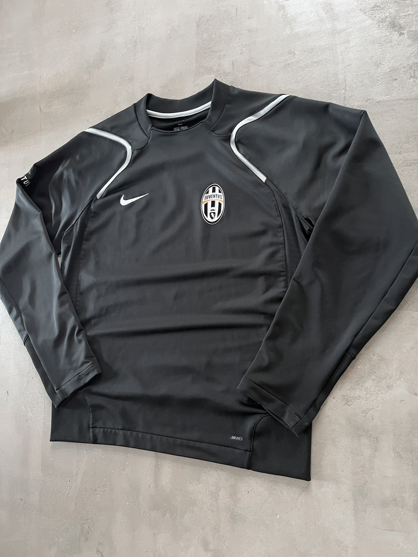 BLACK JUVENTUS TURIN NIKE SWEATER - 2000S - M