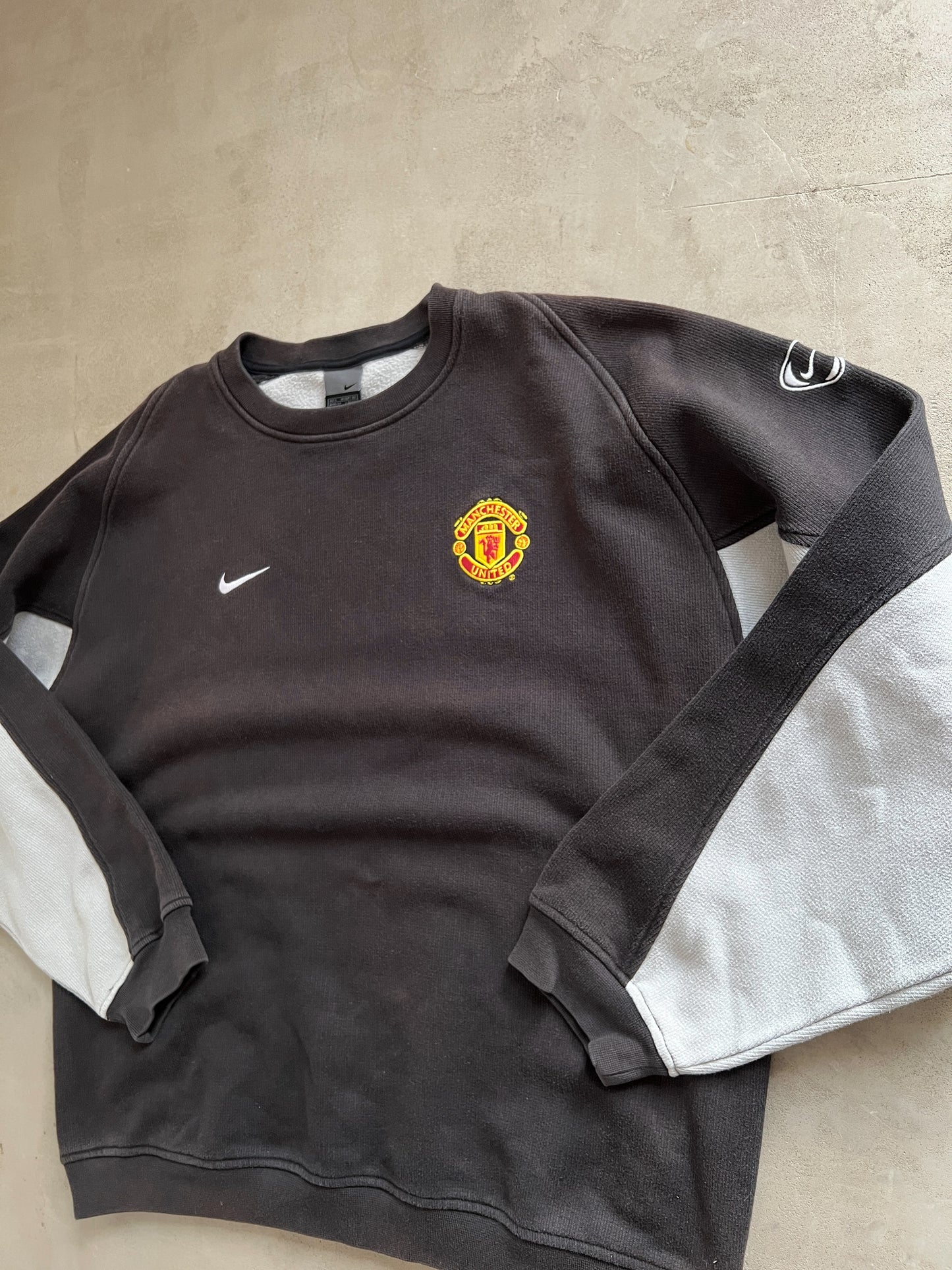 FADED BLACK MANCHESTER UNITED NIKE SWEATER - 2000S - L