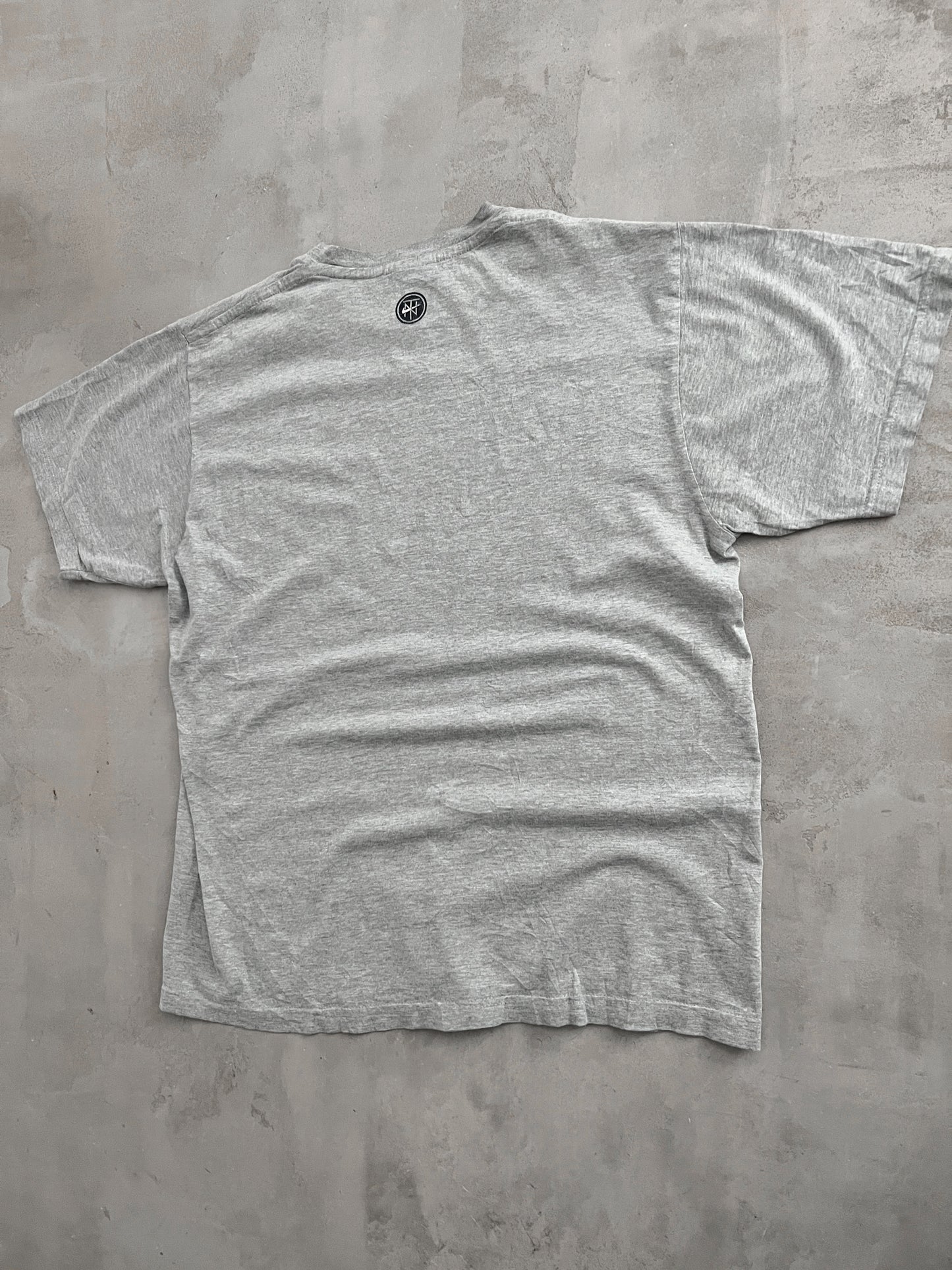 GREY NIKE LONDON TEE - 1990S - L/M