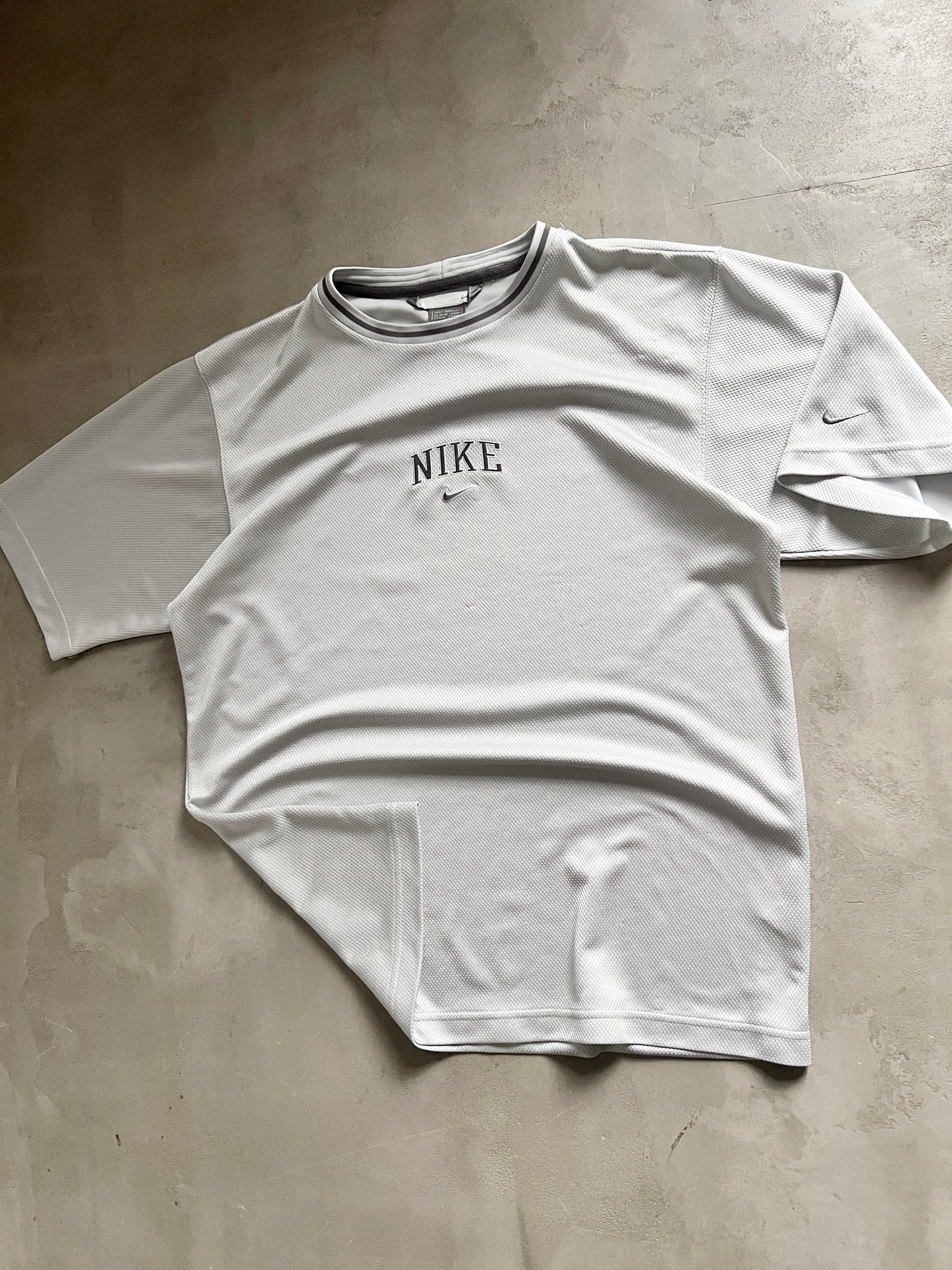 GREY NIKE FOOTBALL TEE - 2000S - L