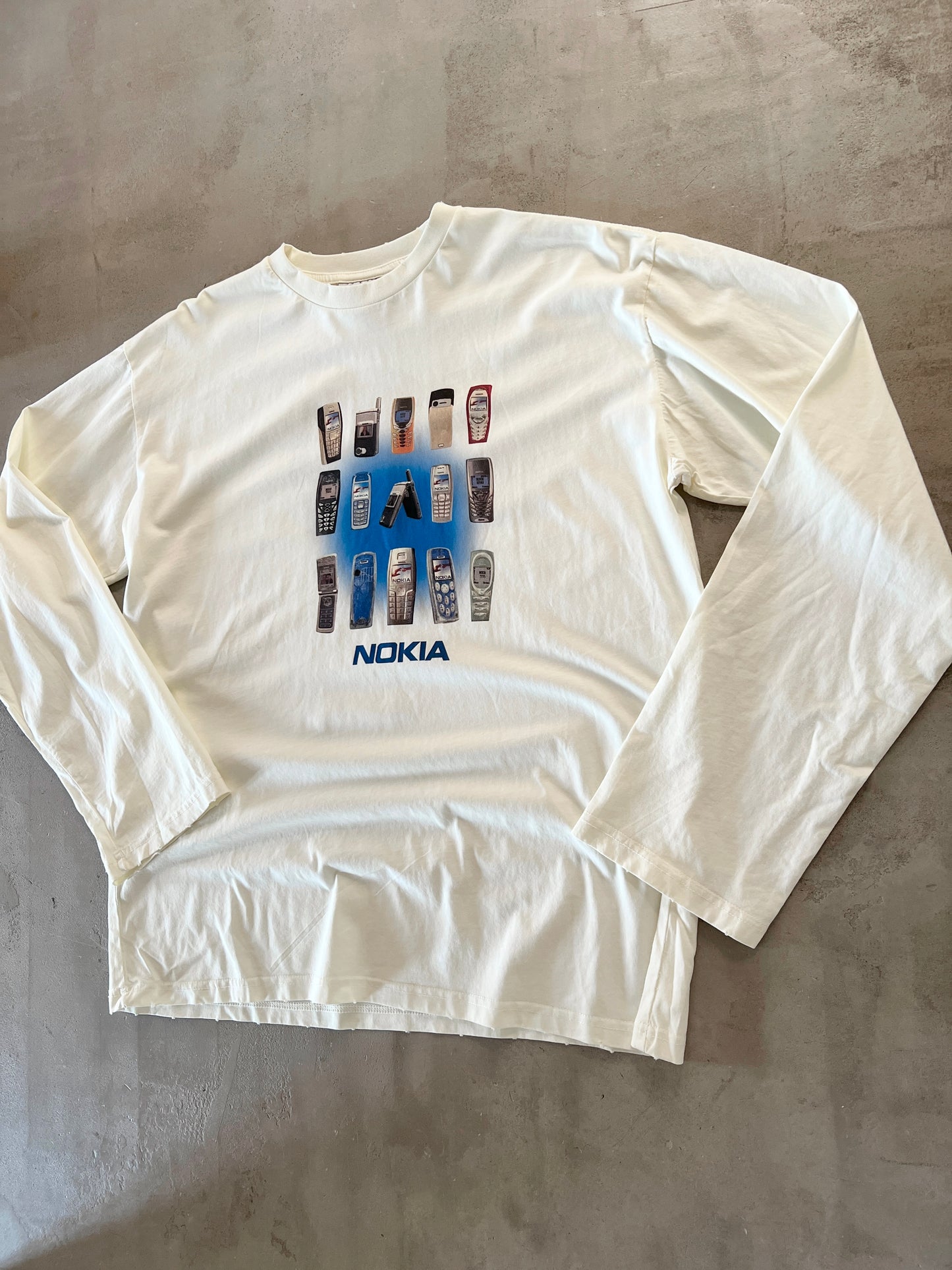 CREME NOKIA LONGSLEEVE - 2000S - L