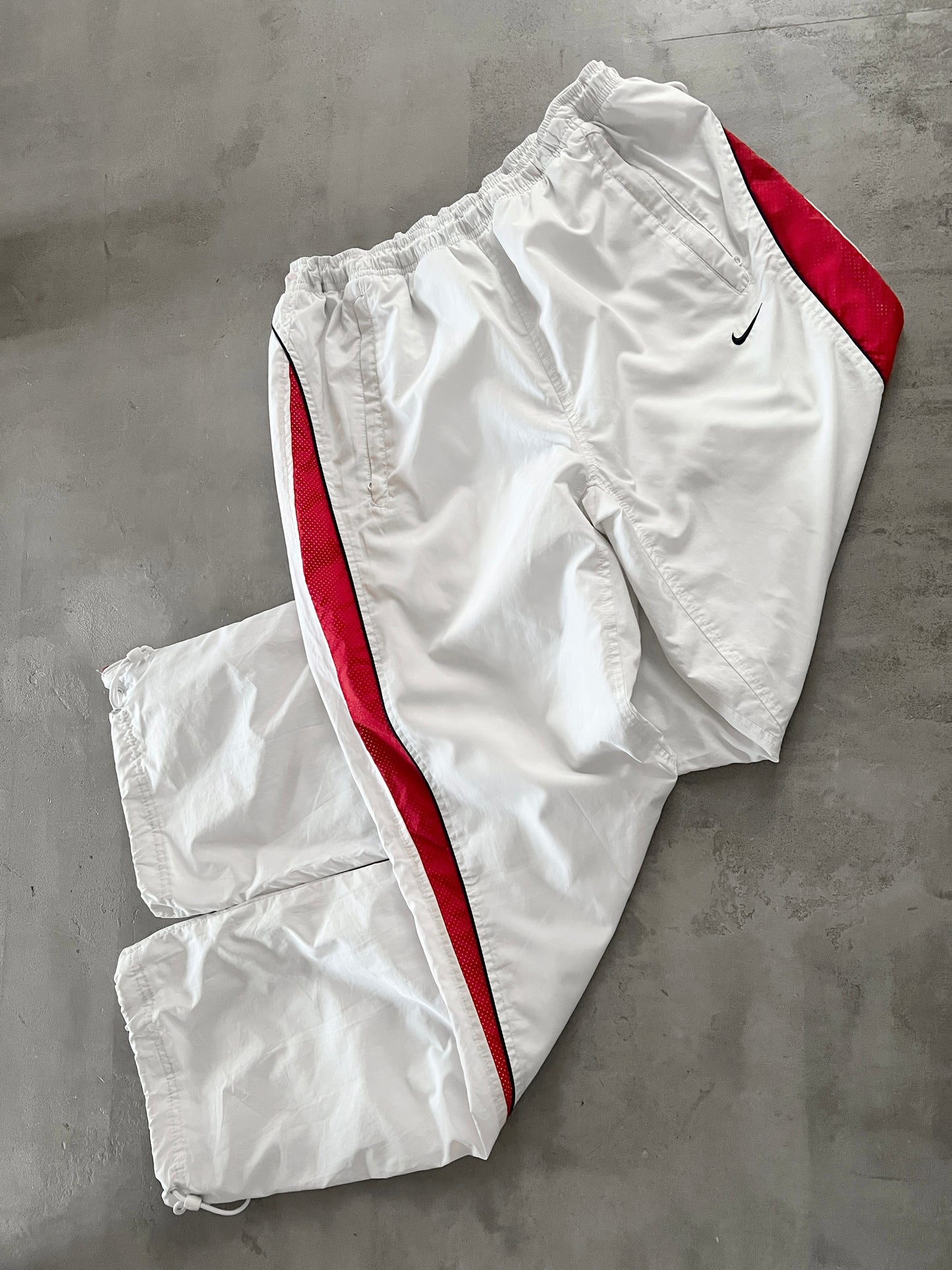 WHITE/RED NIKE TRACK PANTS - 2000S - L