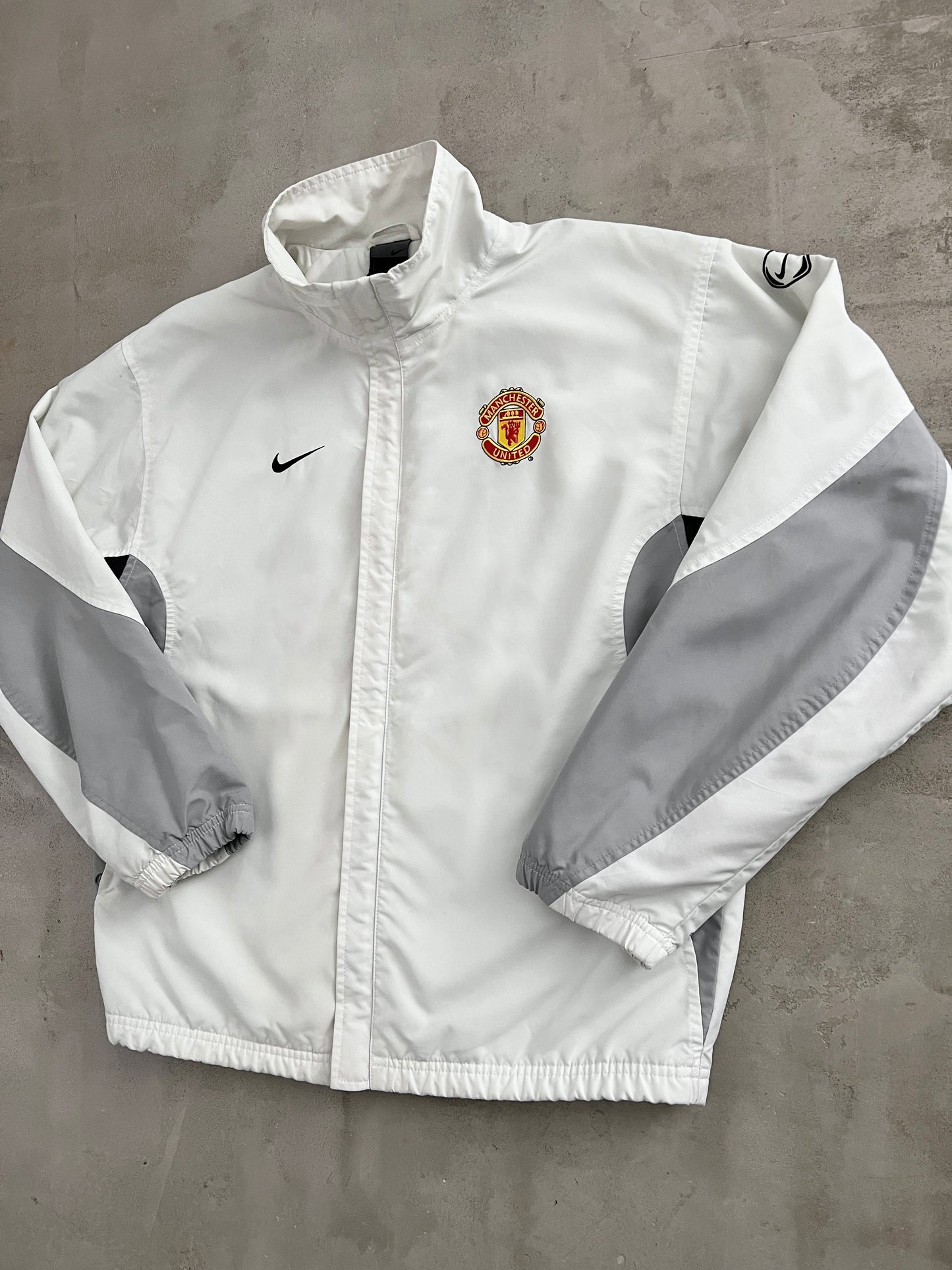 WHITE MANCHESTER UNITED NIKE JACKET - 2000S - M