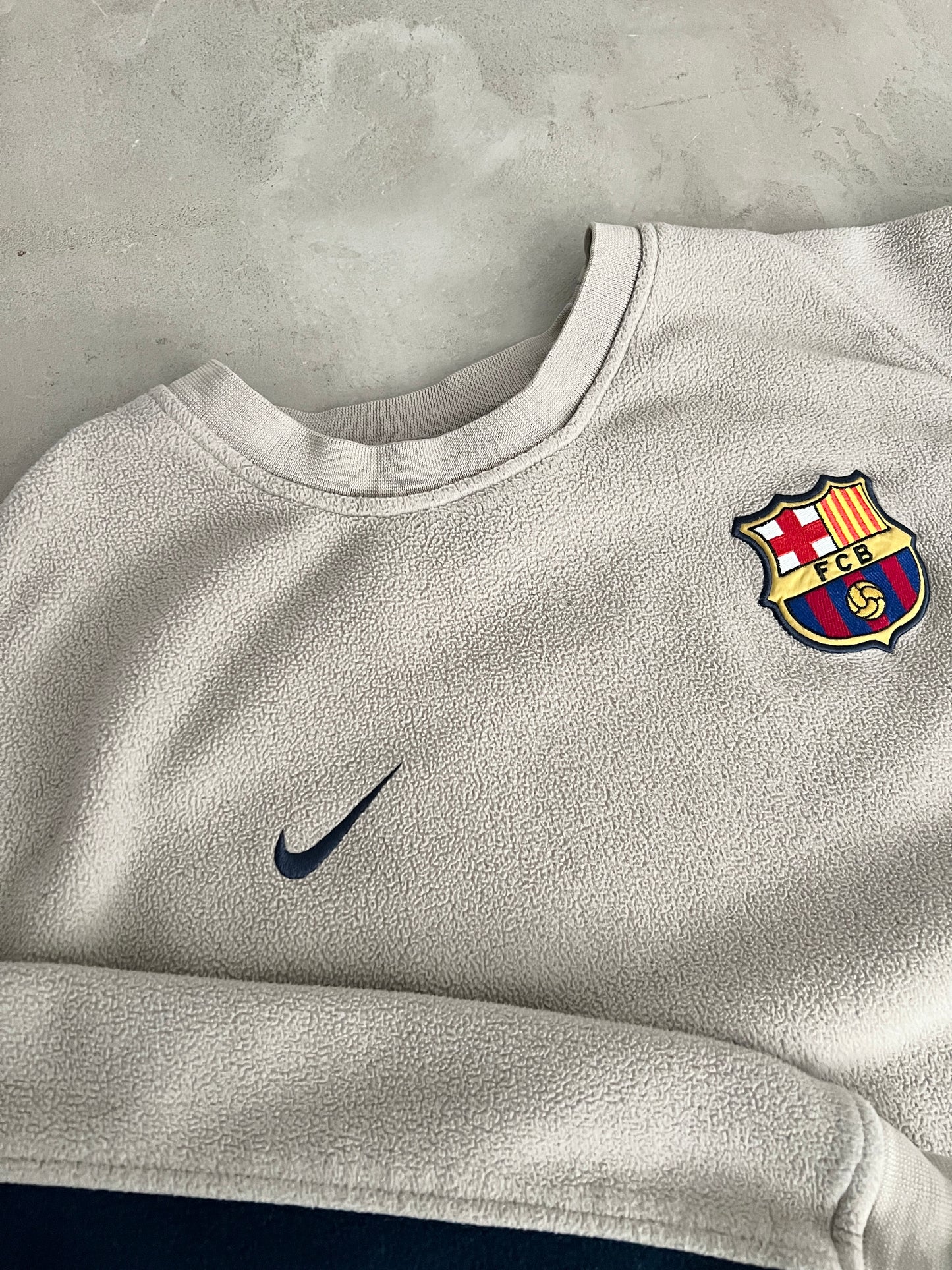 BEIGE FC BARCELONA NIKE FLEECE SWEATER - 2000S - L/M
