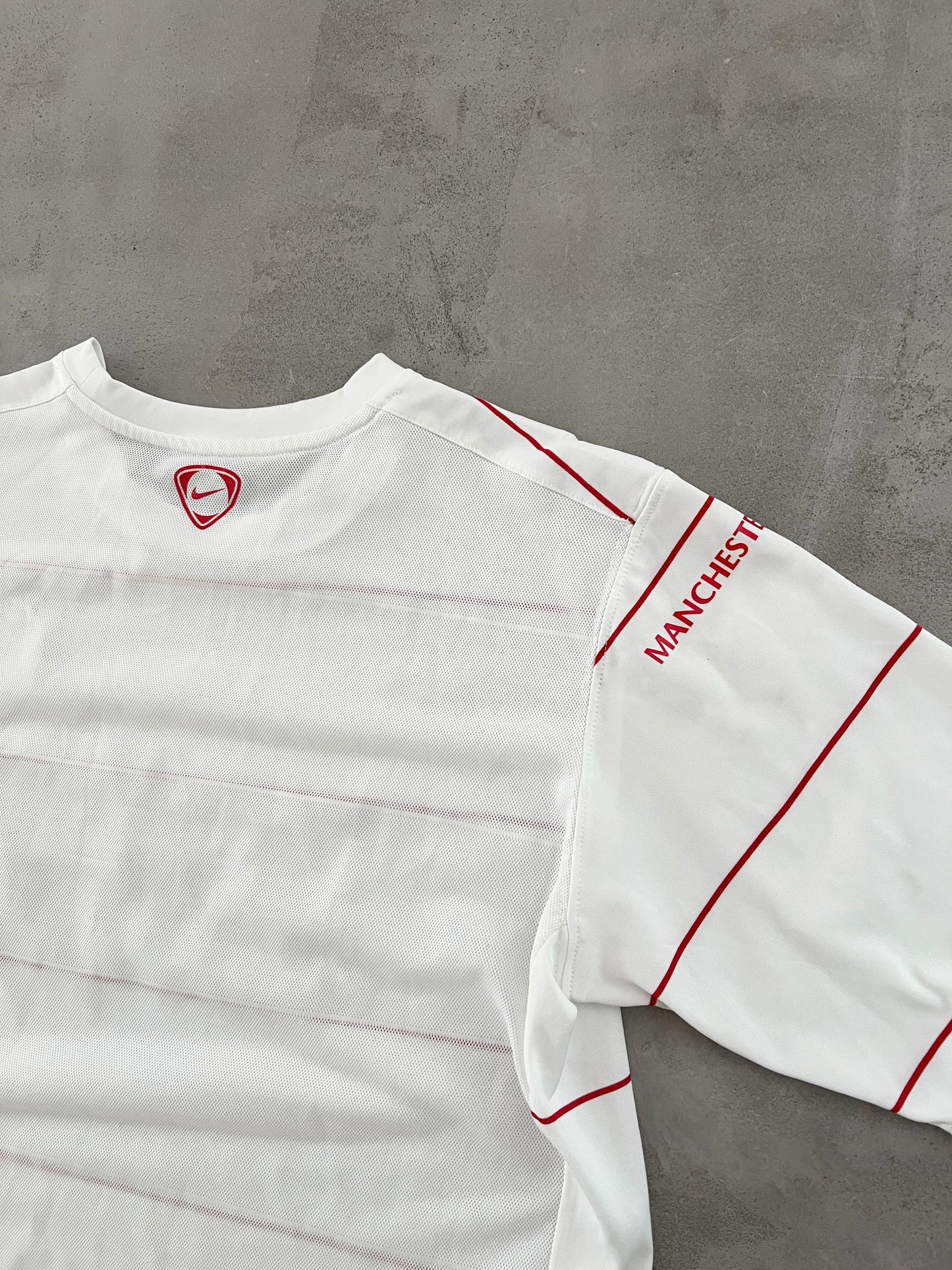 WHITE MANCHESTER UNITED NIKE JERSEY - 2000S - S