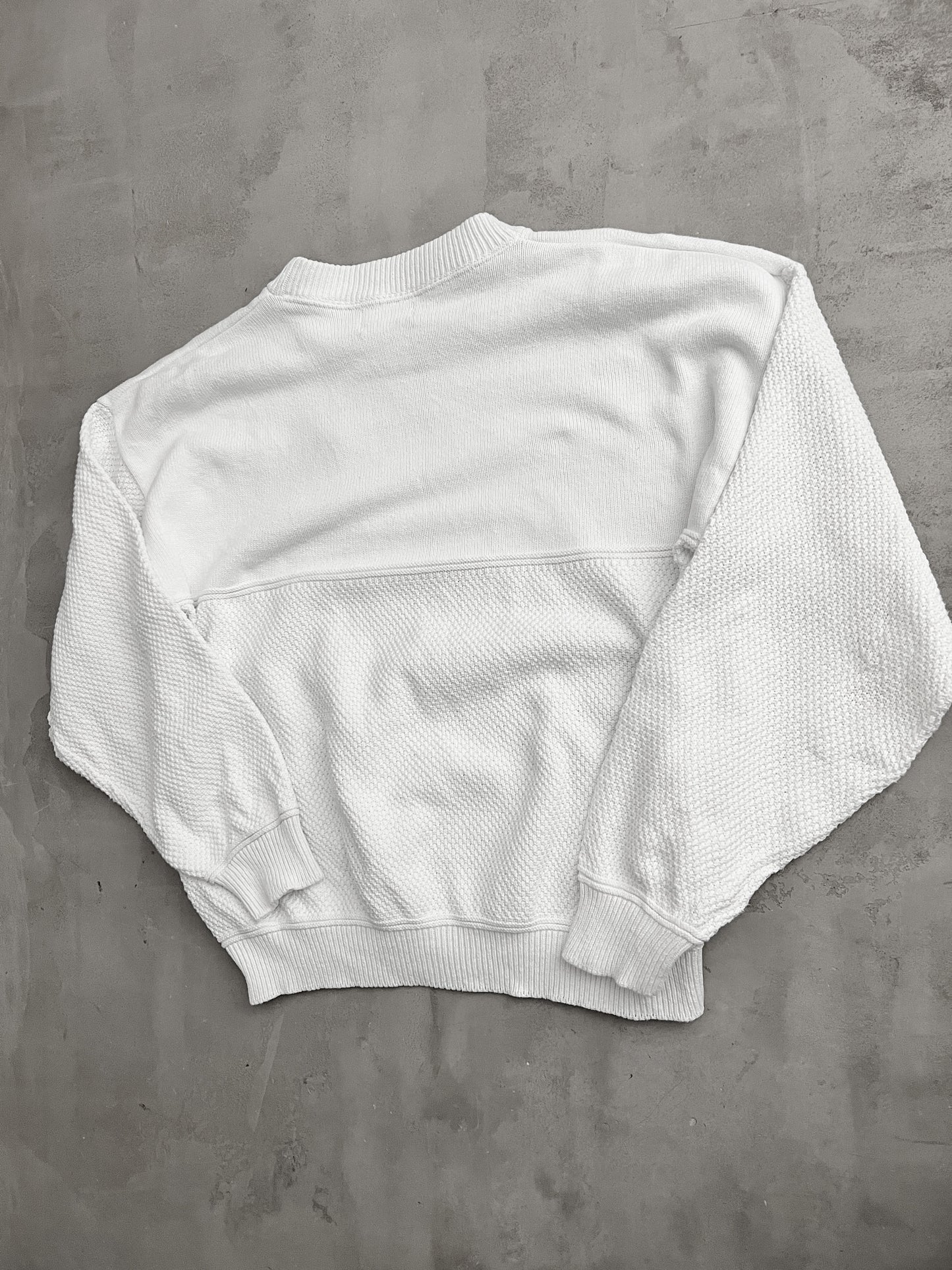 WHITE APPLE KNIT SWEATER - 1990S - L