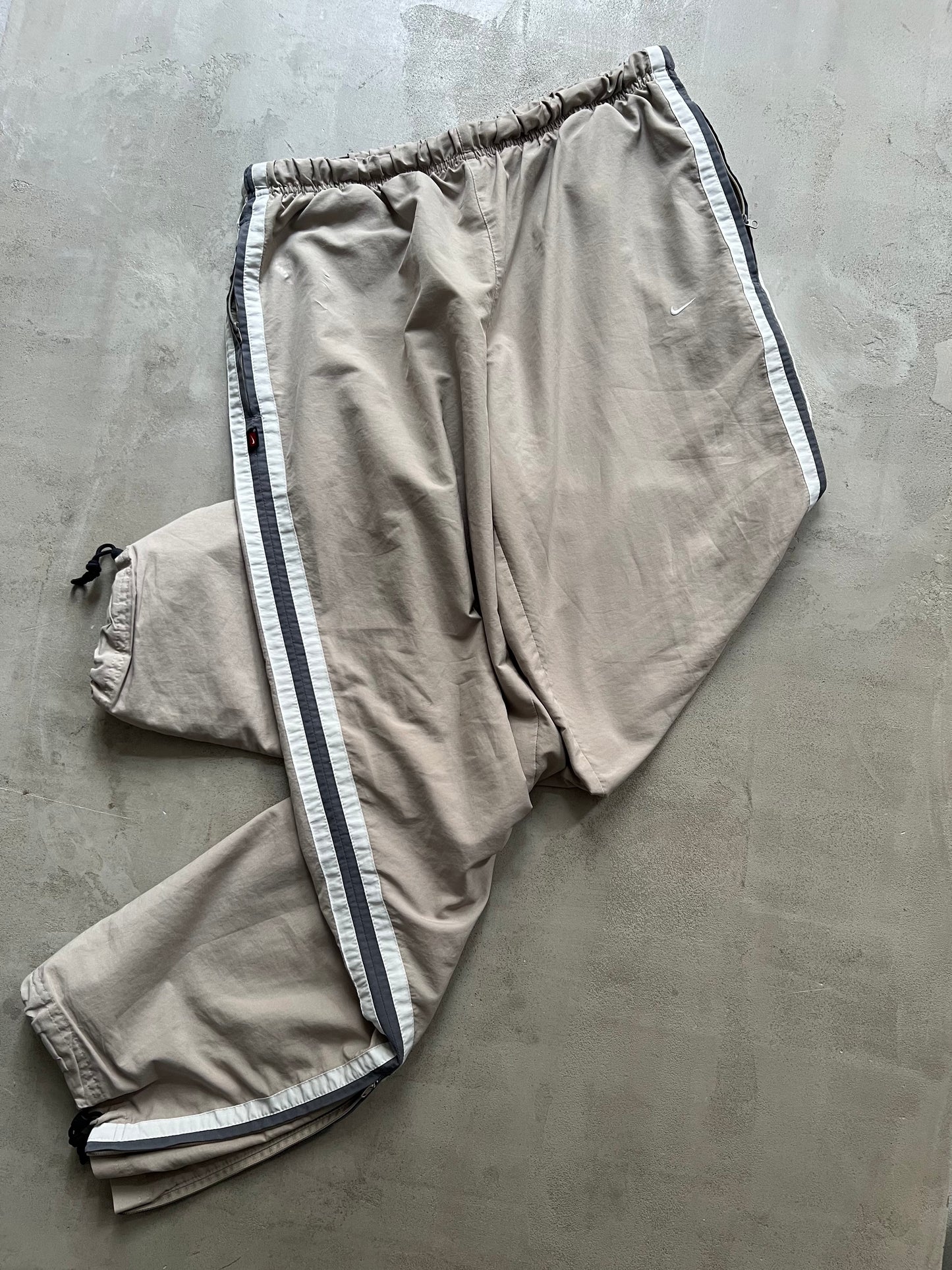 LIGHT BEIGE NIKE TRACKPANTS - 2000S