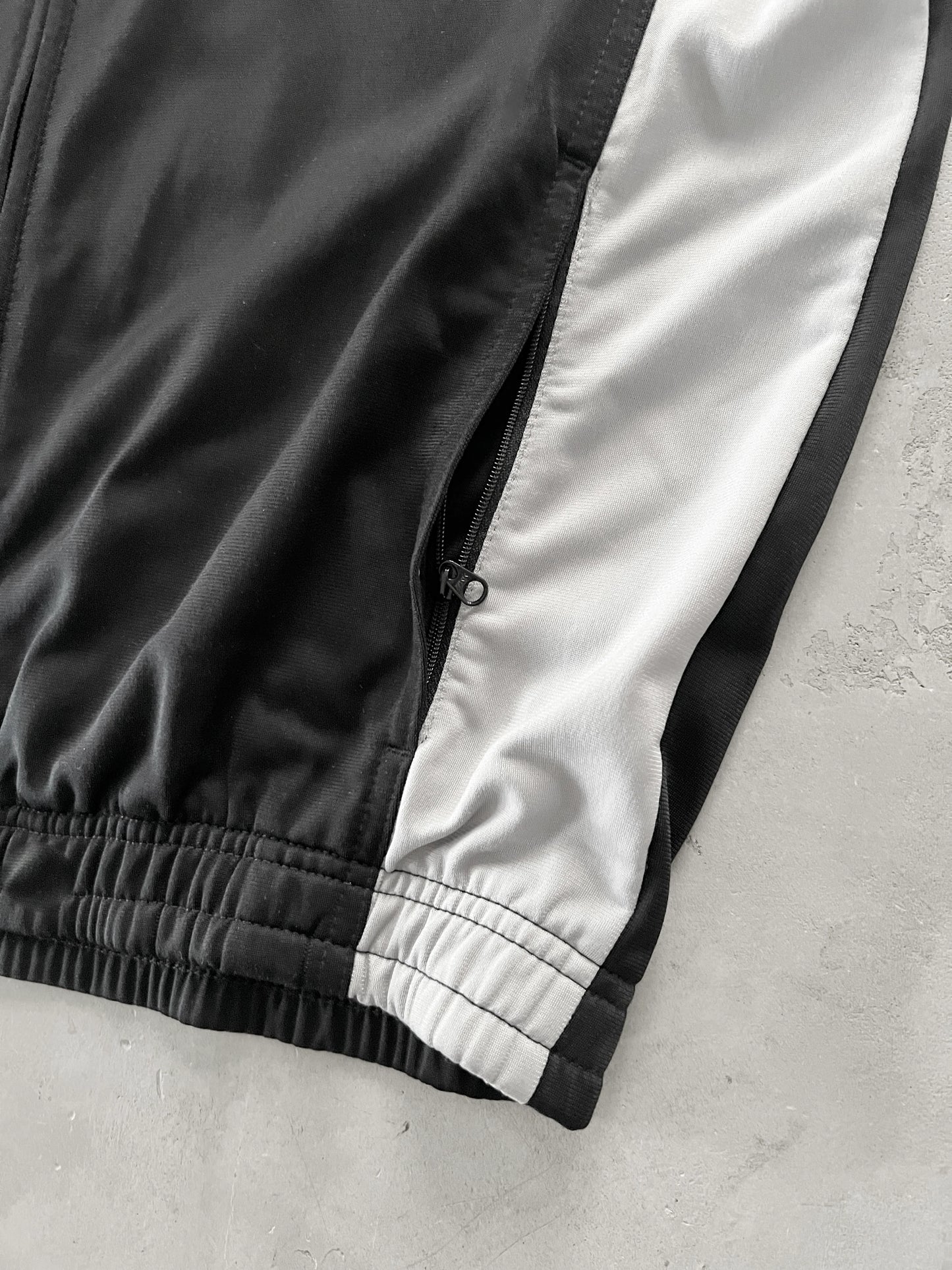 BLACK/GREY NIKE TRACK JACKET - 2000S - M