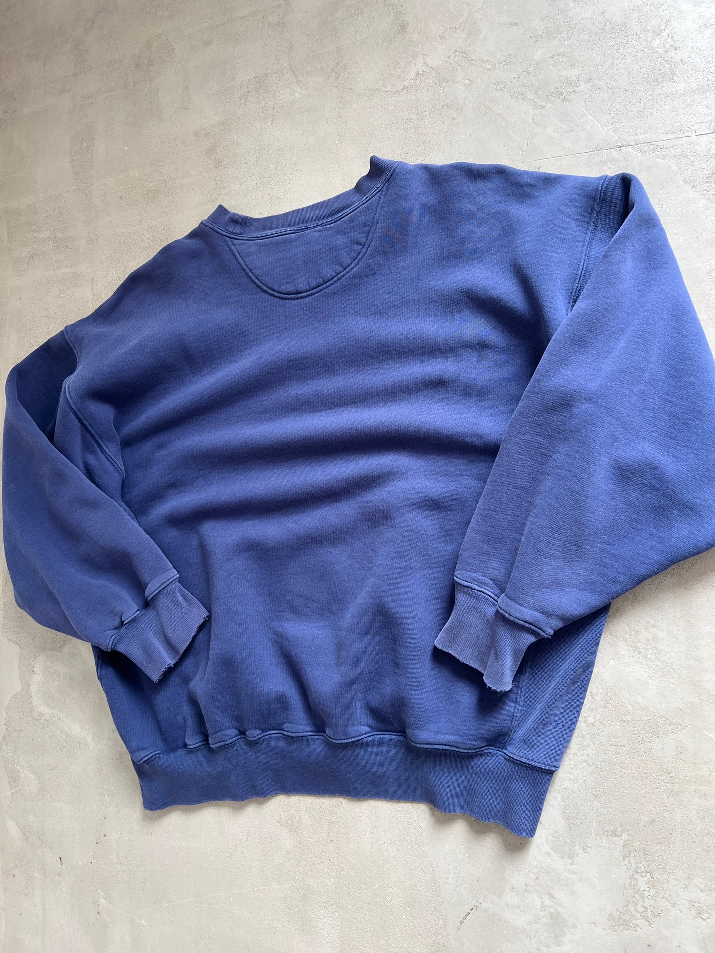 FADED NAVY NIKE TOWN SWEATER - 1990S - M