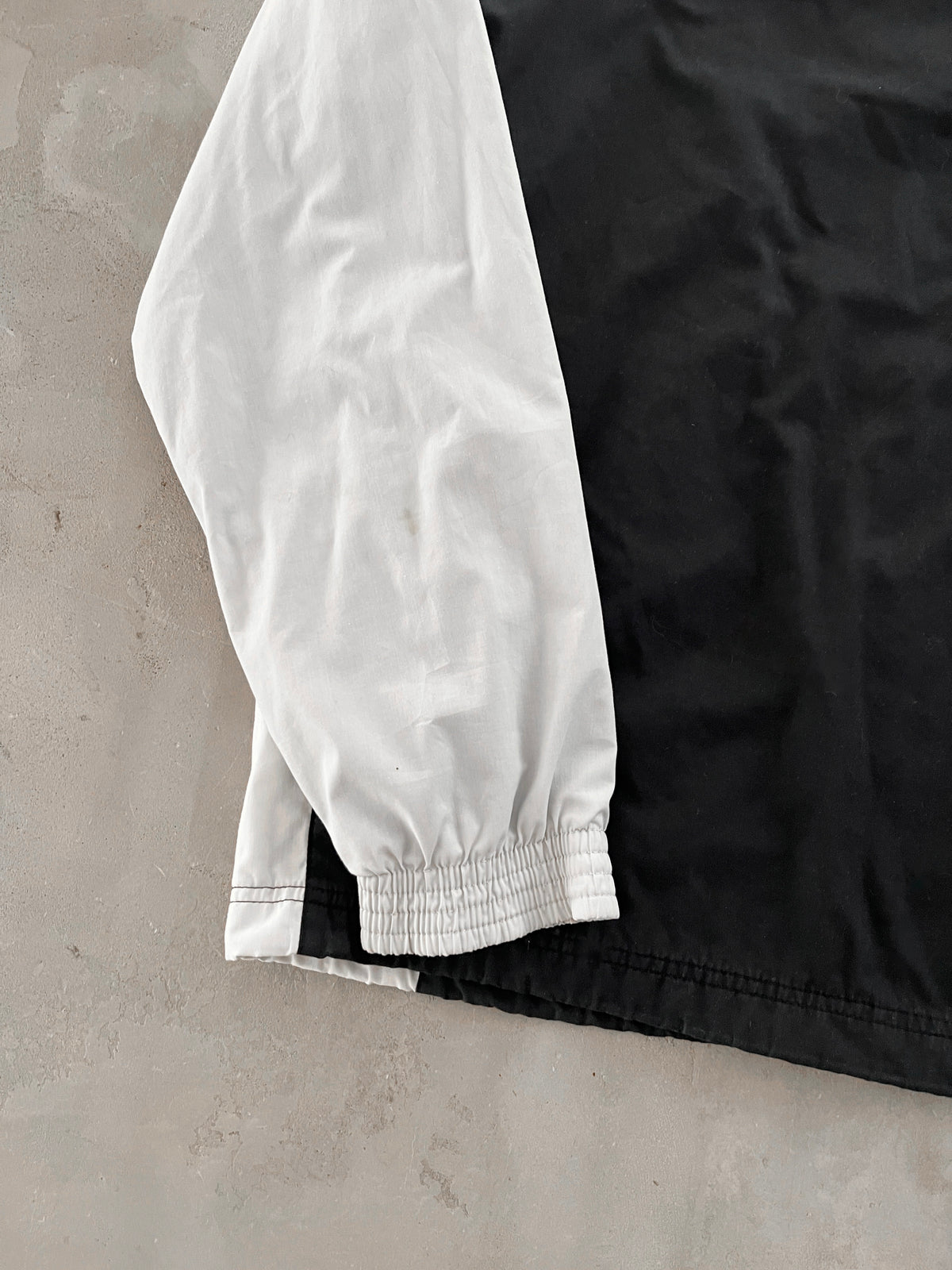BLACK NIKE TRACK JACKET - 2000S - L