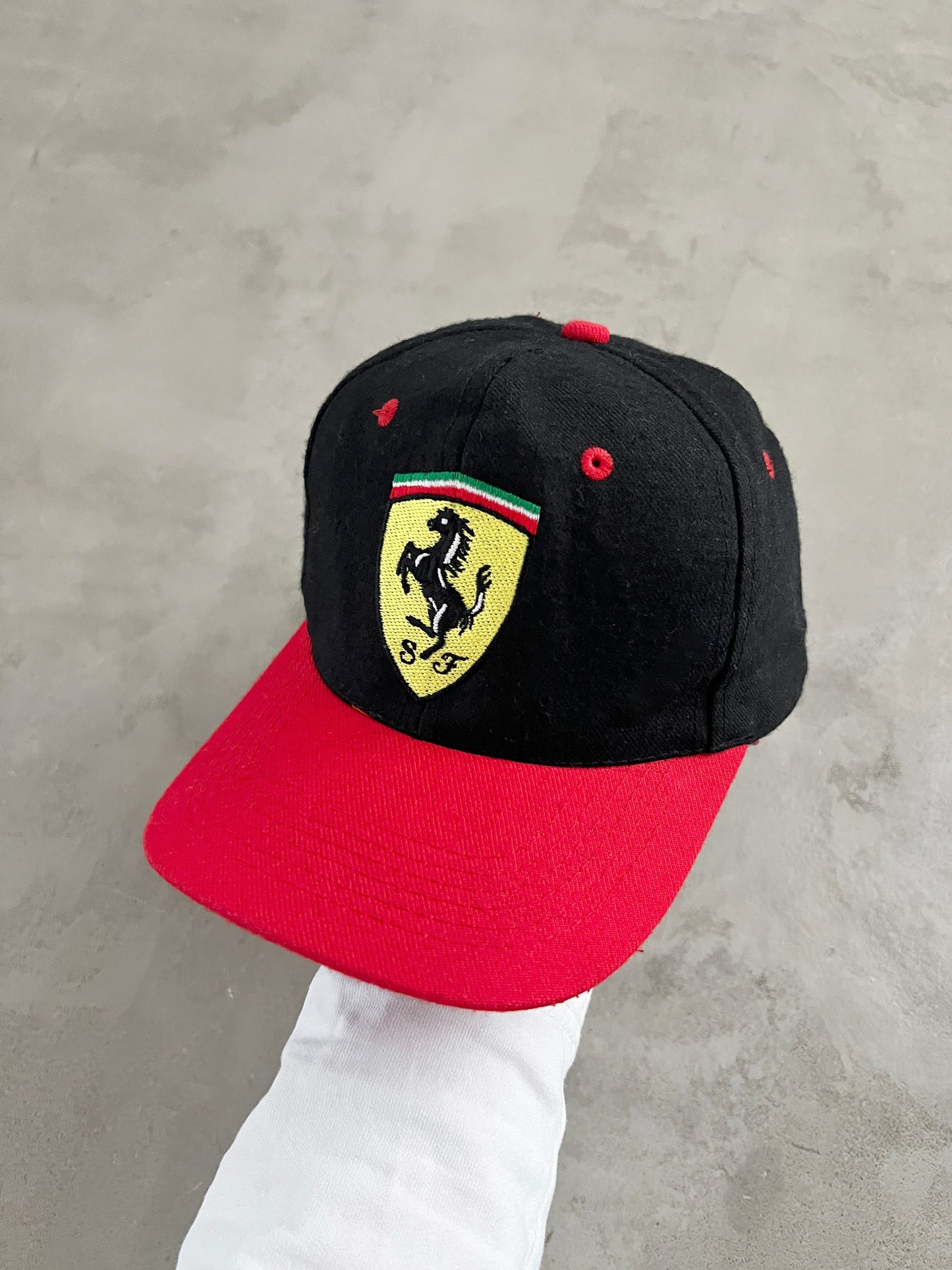 BLACK FERRARI CAP - 1996