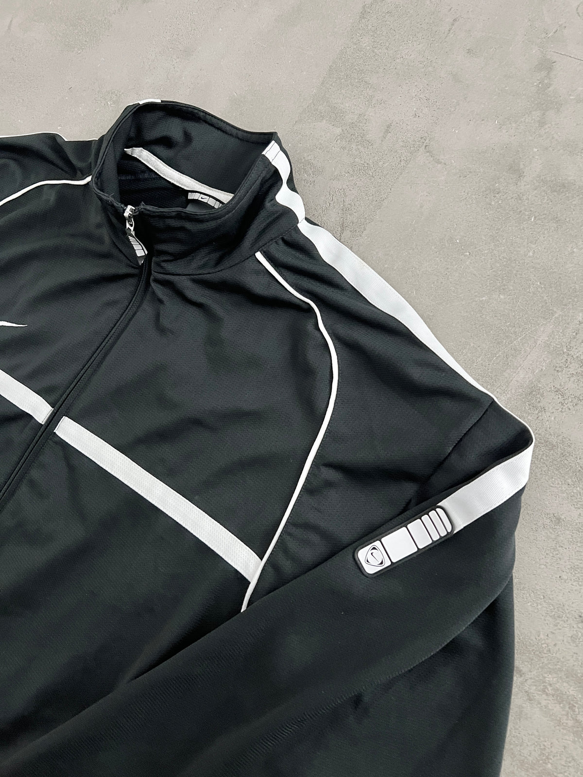 BLACK NIKE TRACK JACKET - 2000S - XL