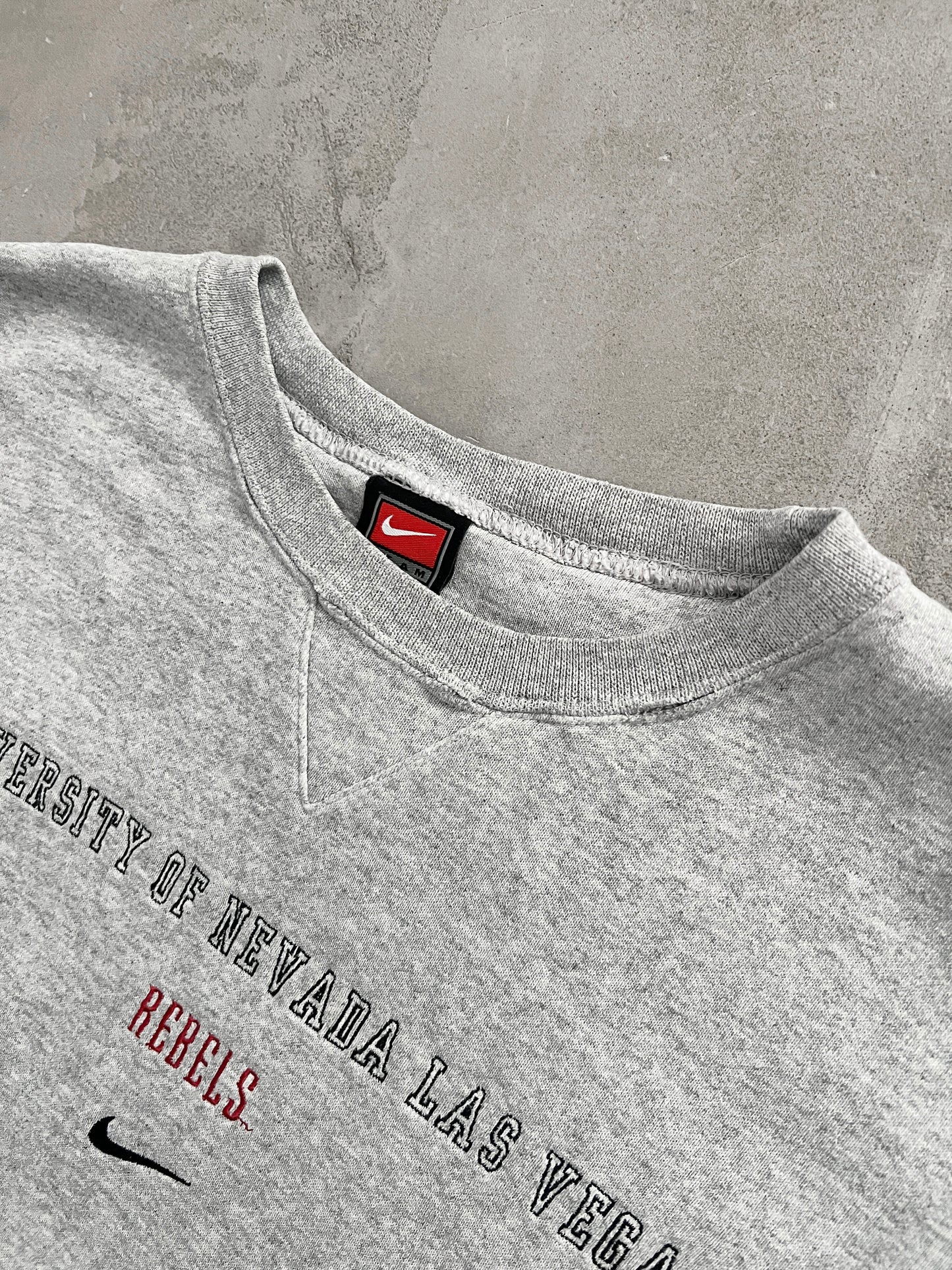 GREY NIKE LAS VEGAS SWEATER - 1990S - XL