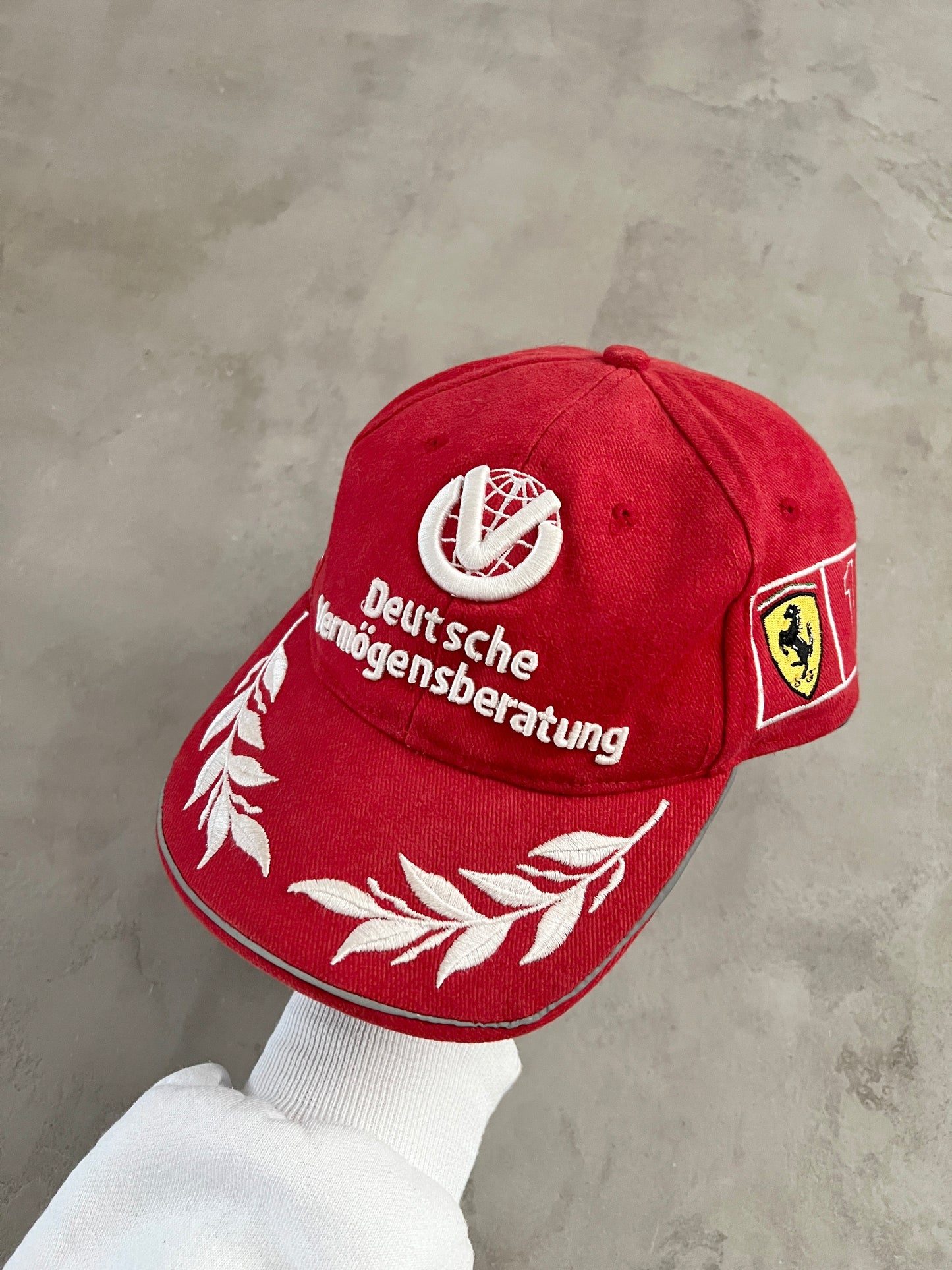 RED FERRARI SCHUMACHER CAP - 2001