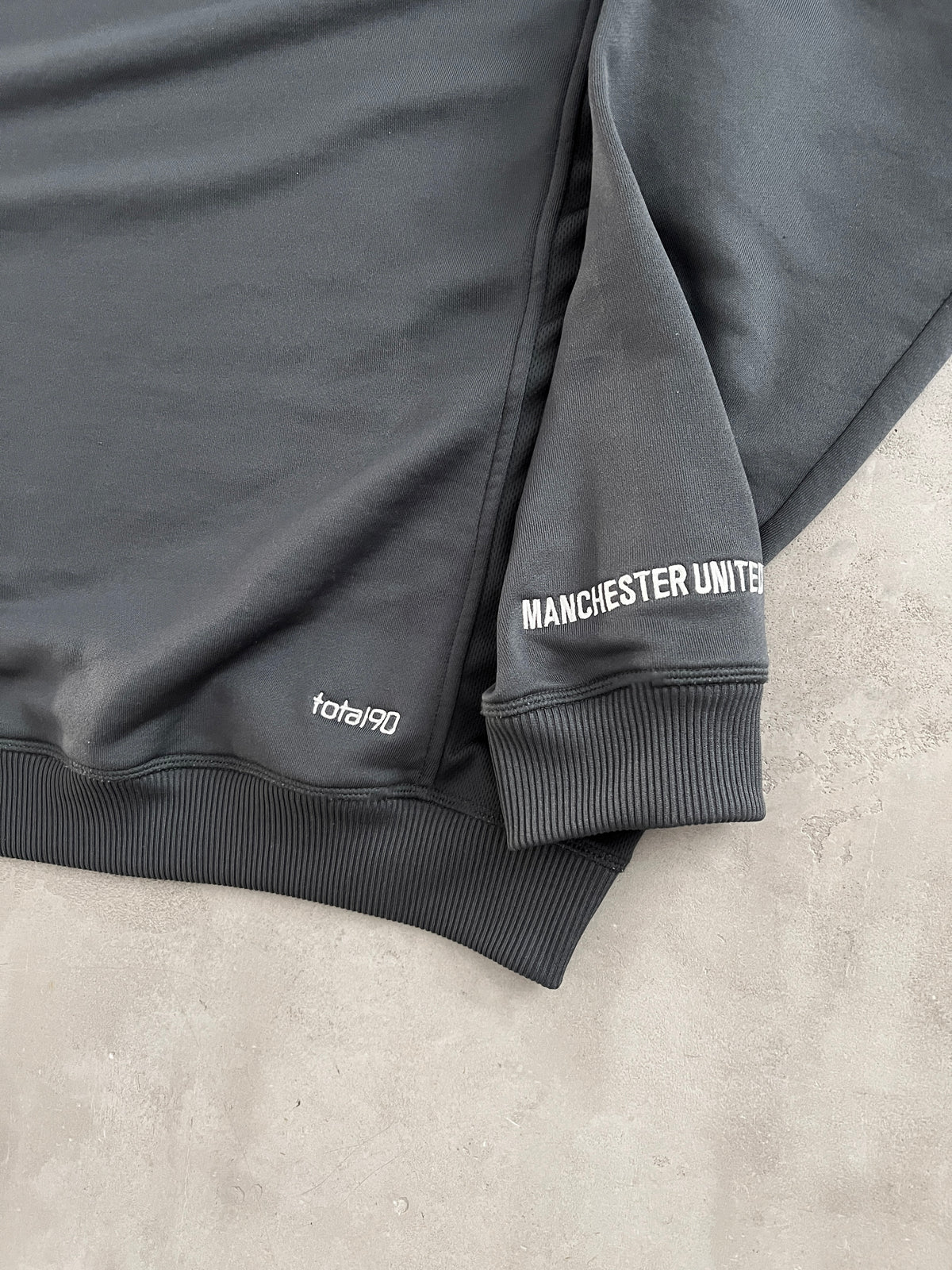 GREY MANCHESTER UNITED NIKE SWEATER - 2000S - L