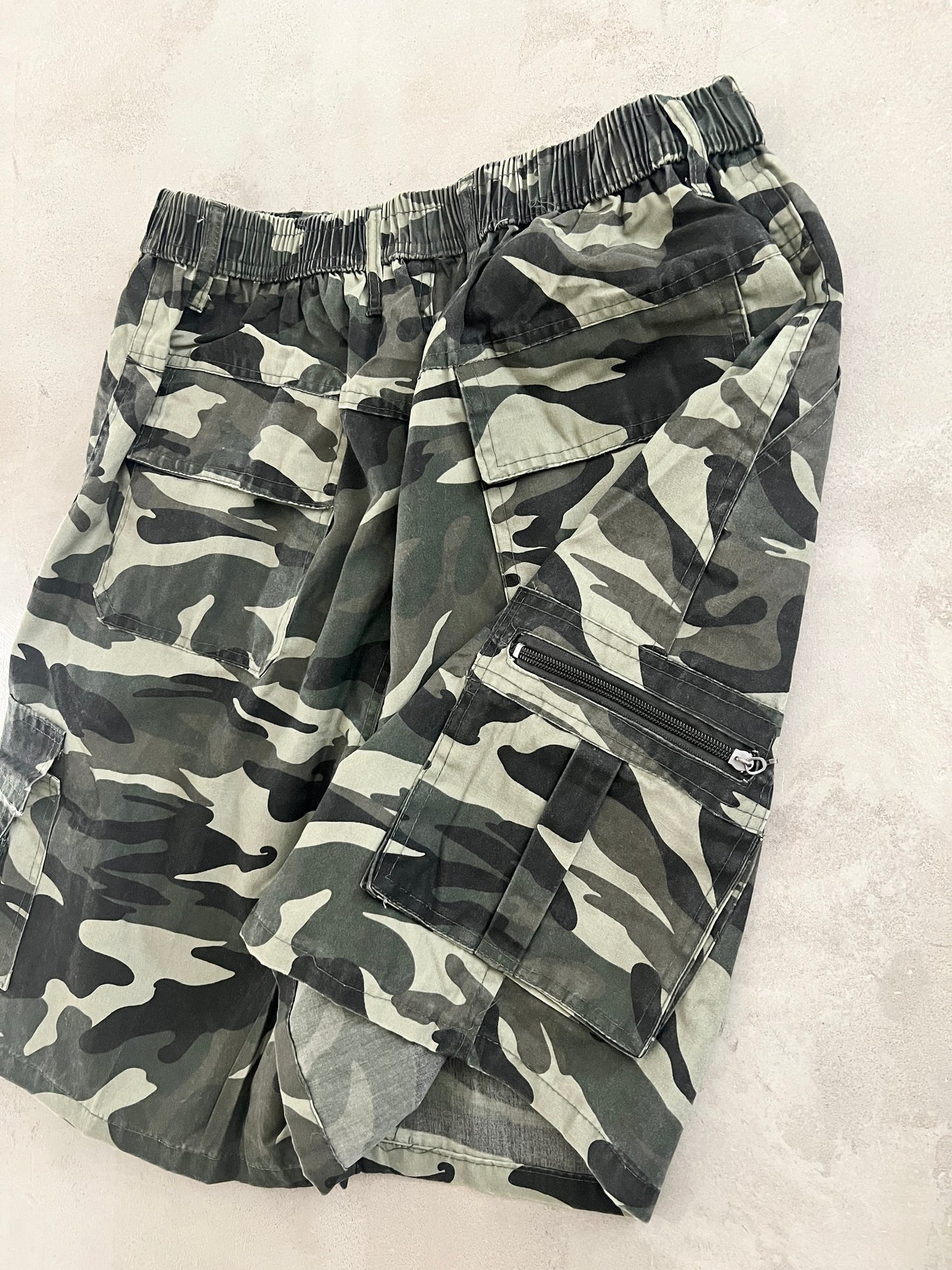 CAMO SHORTS - 2000S - L/M