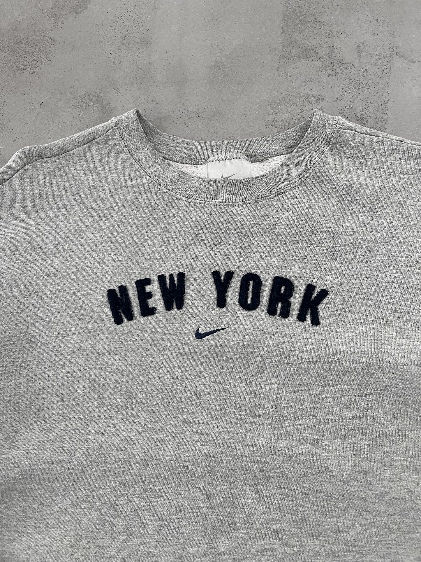 GREY NIKE NEW YORK SWEATER - 1990S - S/M