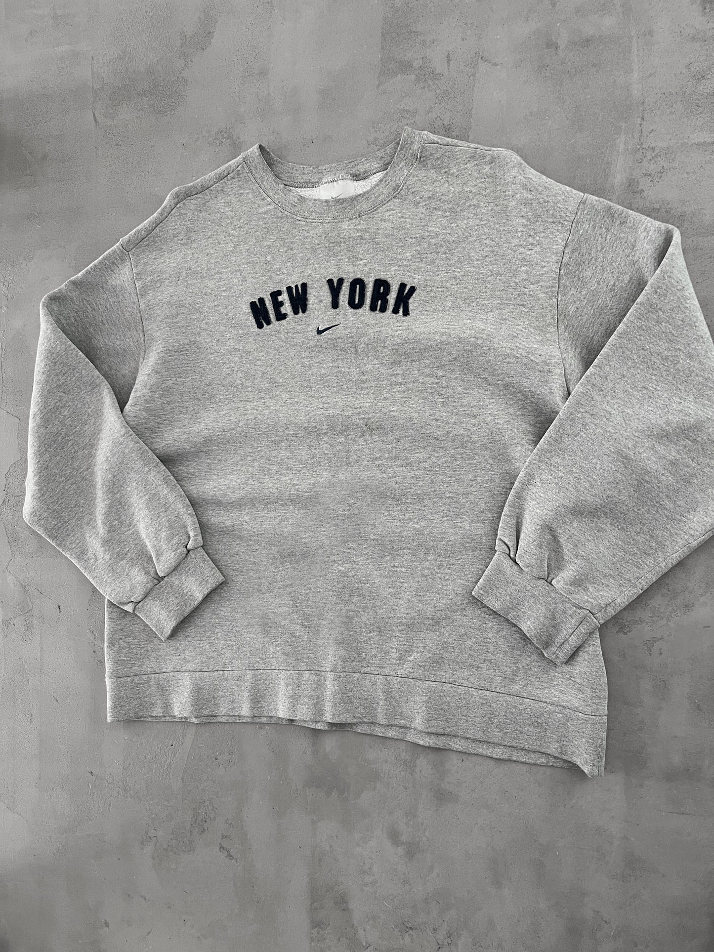 GREY NIKE NEW YORK SWEATER - 1990S - S/M