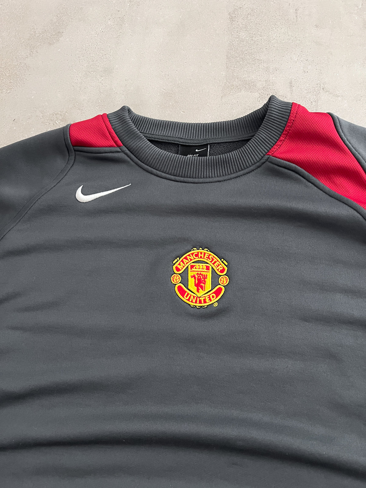 GREY MANCHESTER UNITED NIKE SWEATER - 2000S - L