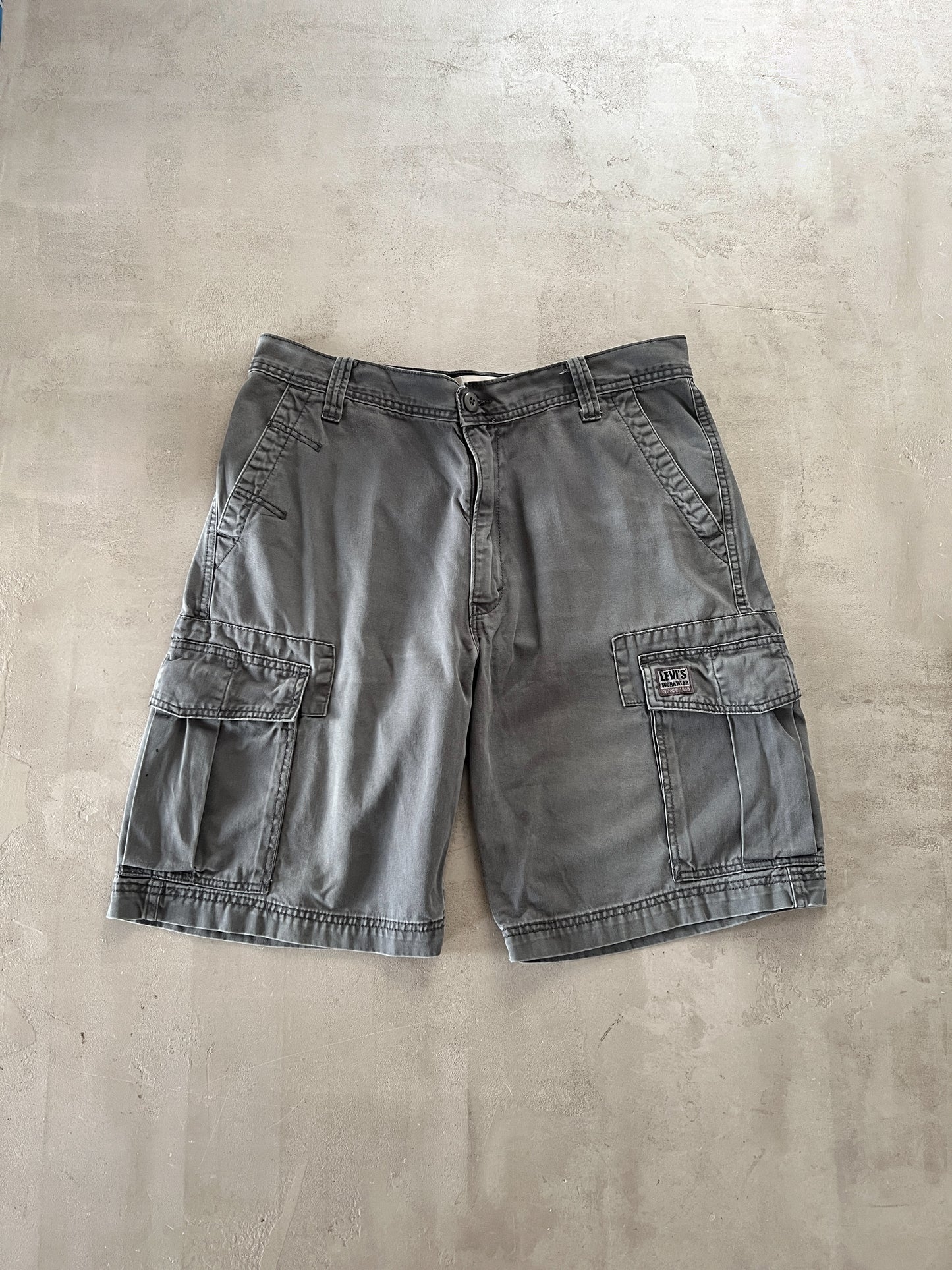 GREY LEVI'S CARGO SHORTS - 1990S - W34 / L