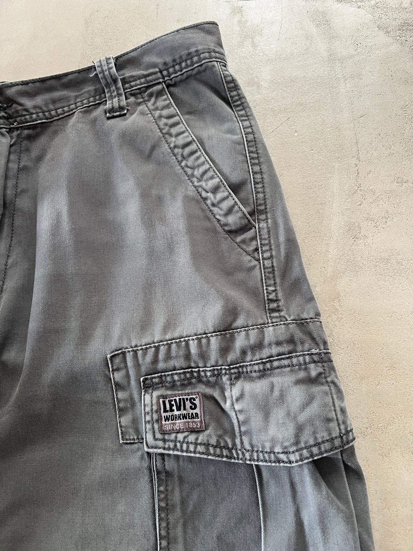 GREY LEVI'S CARGO SHORTS - 1990S - W34 / L