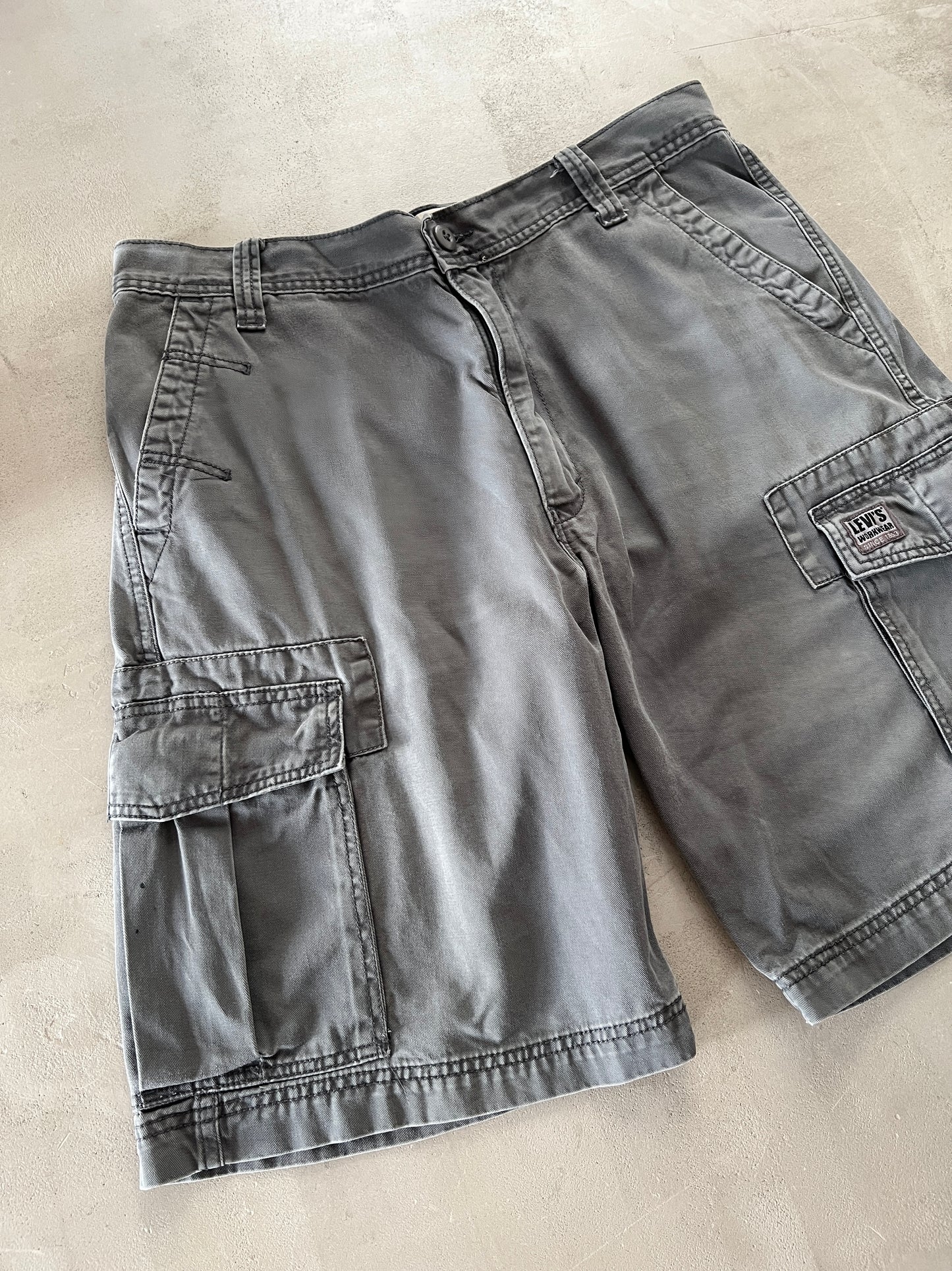 GREY LEVI'S CARGO SHORTS - 1990S - W34 / L