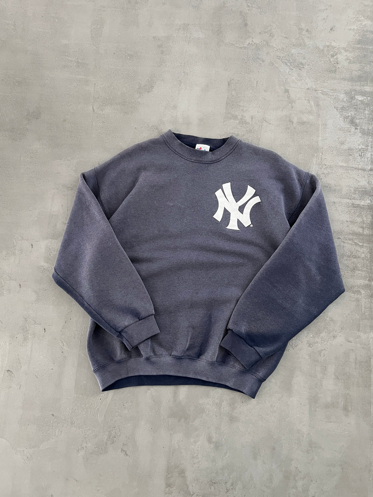 FADED NAVY YANKEES SWEATER - 1990S - M