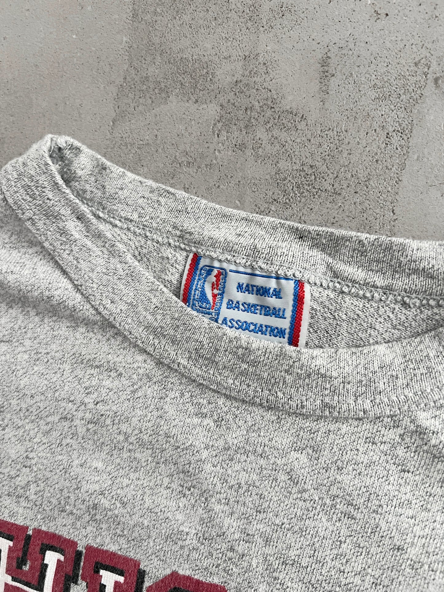 GREY CHICAGO BULLS NBA TEE - 1990S - L/M