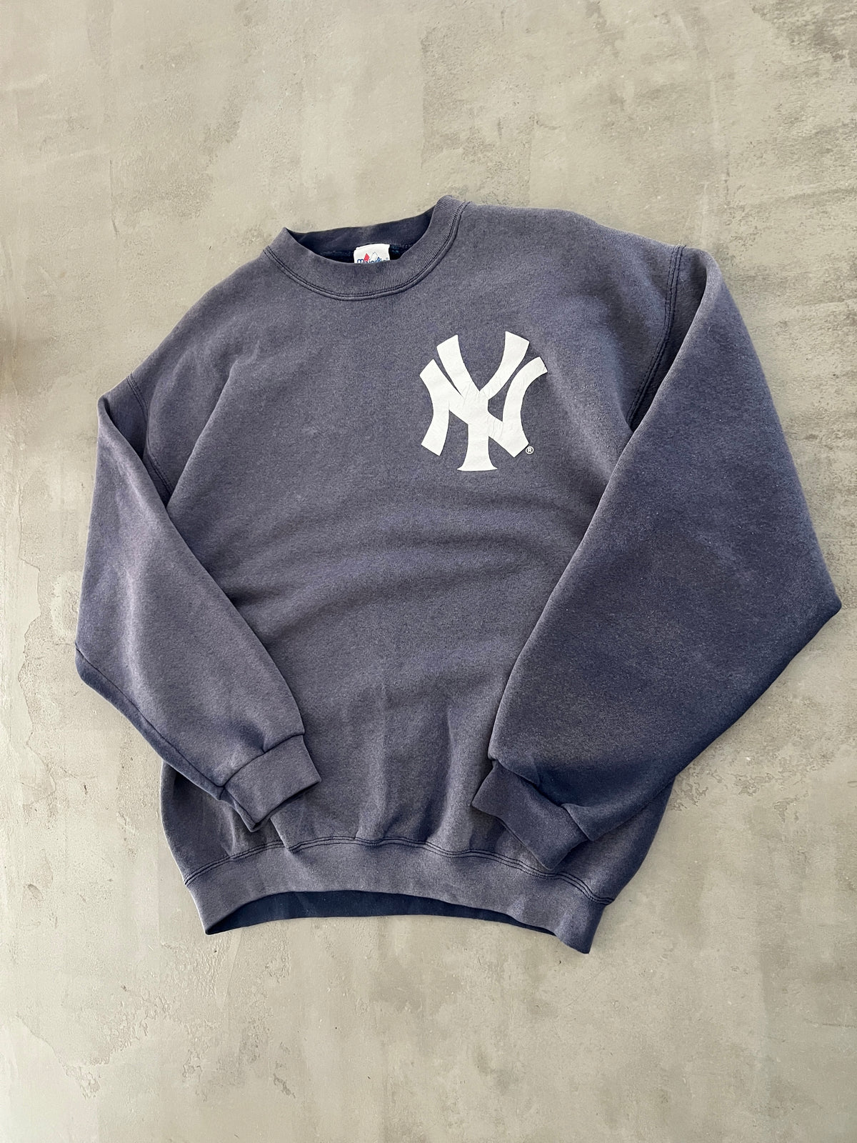 FADED NAVY YANKEES SWEATER - 1990S - M