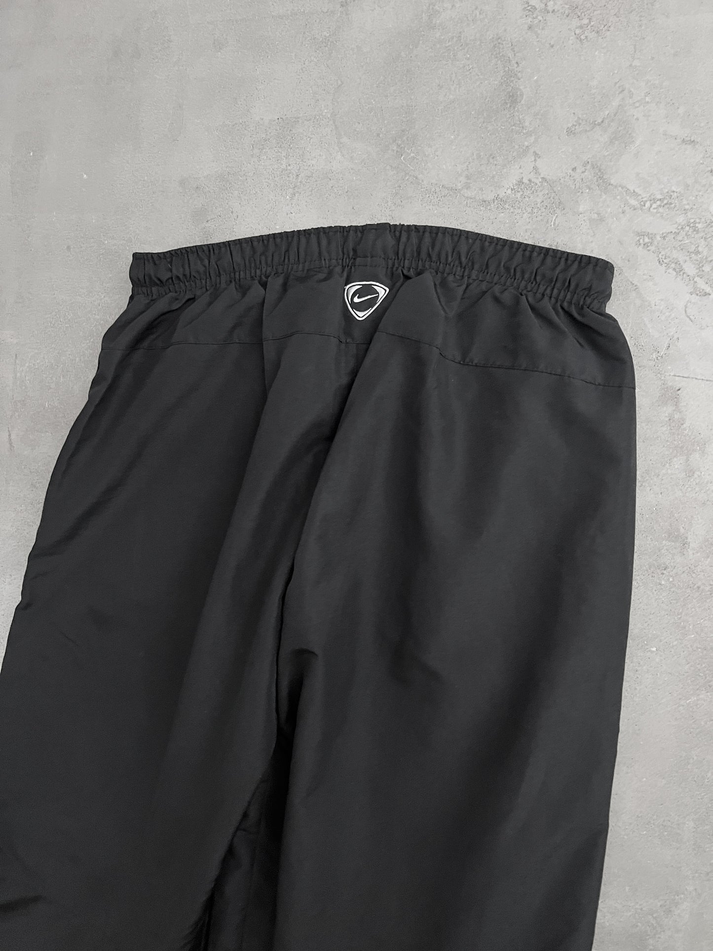 BLACK MANCHESTER UNITED NIKE PANTS - 2000S - M