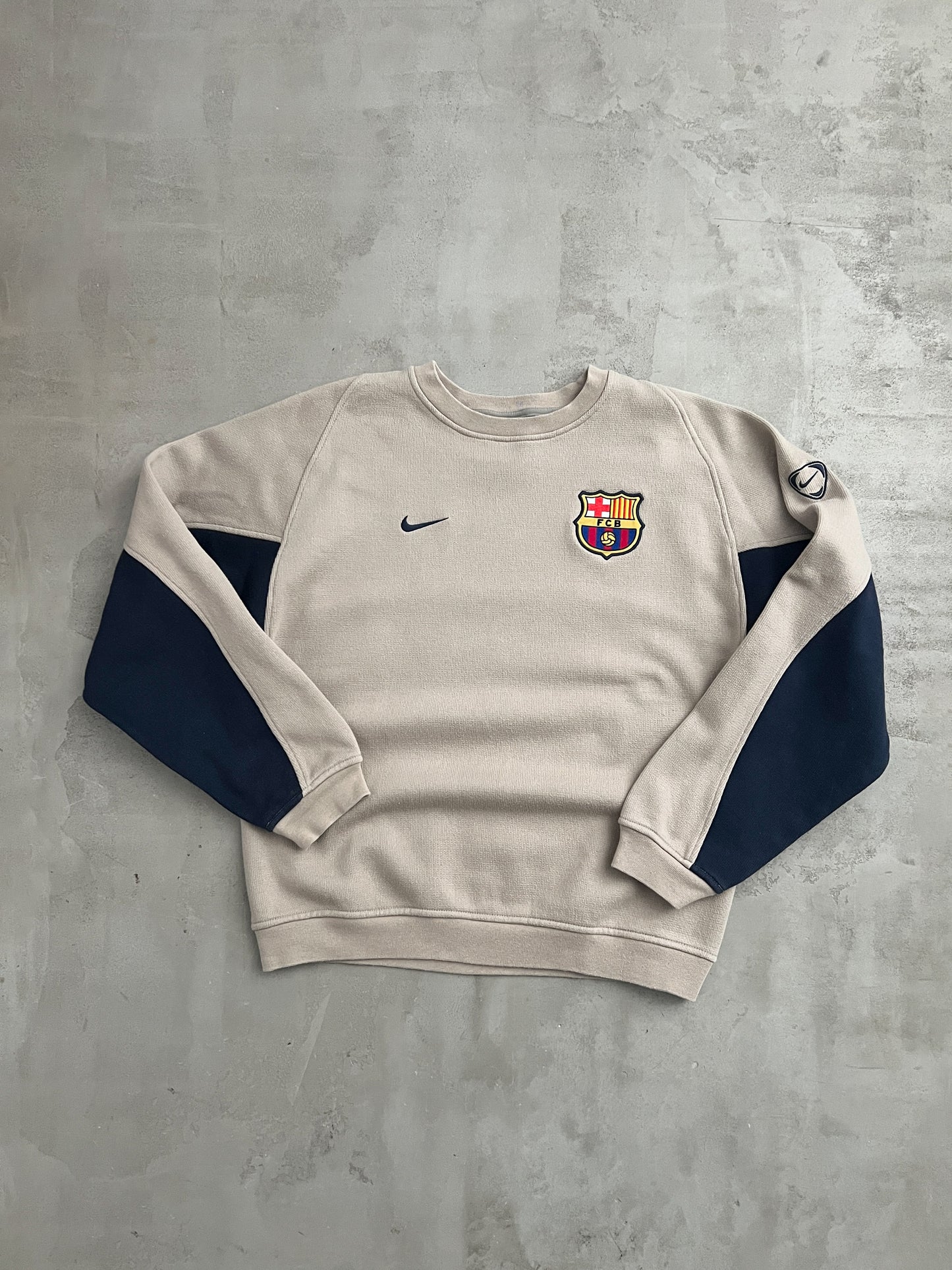 BEIGE/NAVY FC BARCELONA NIKE SWEATER - 2000S - M/S
