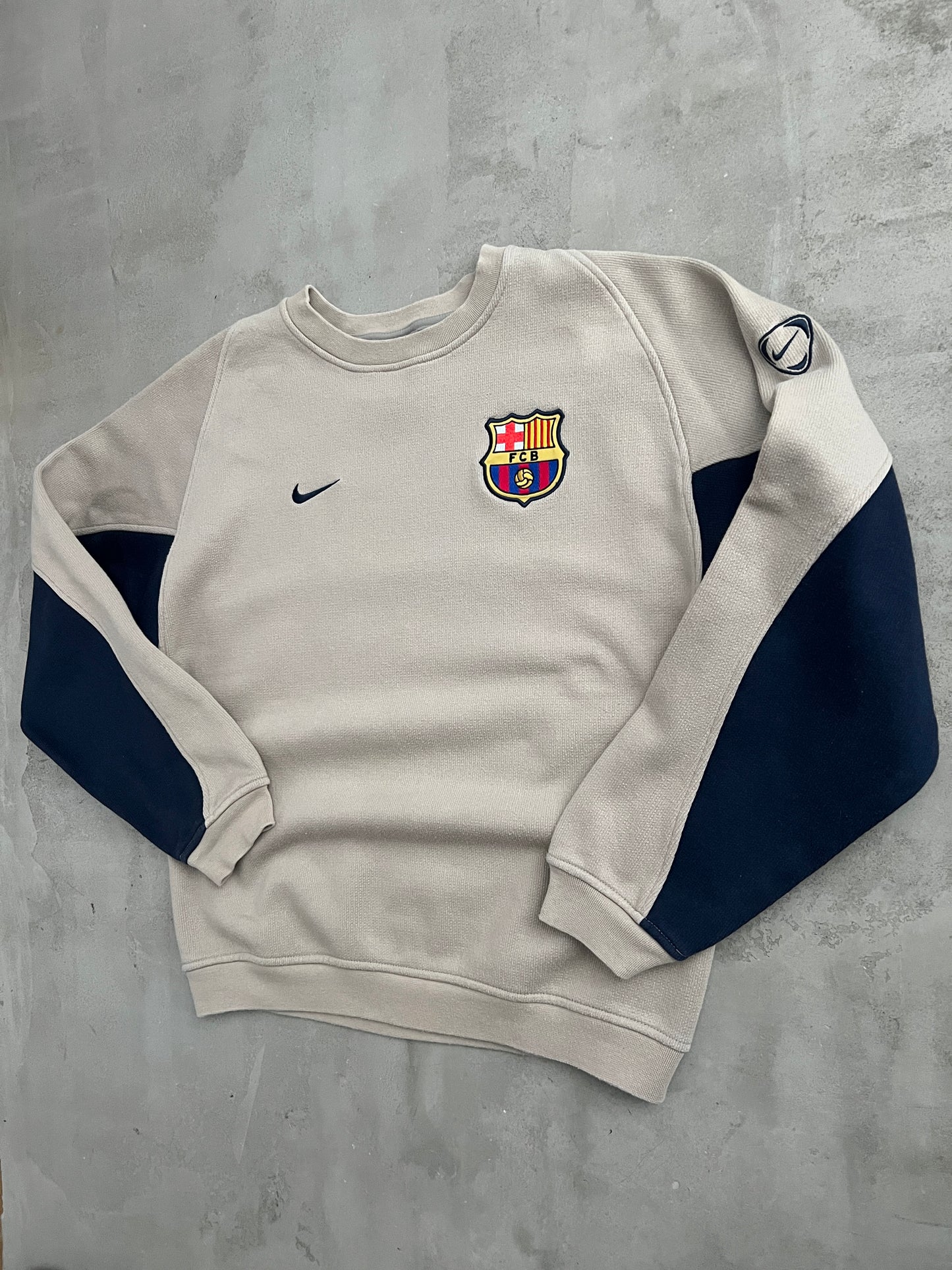 BEIGE/NAVY FC BARCELONA NIKE SWEATER - 2000S - M/S