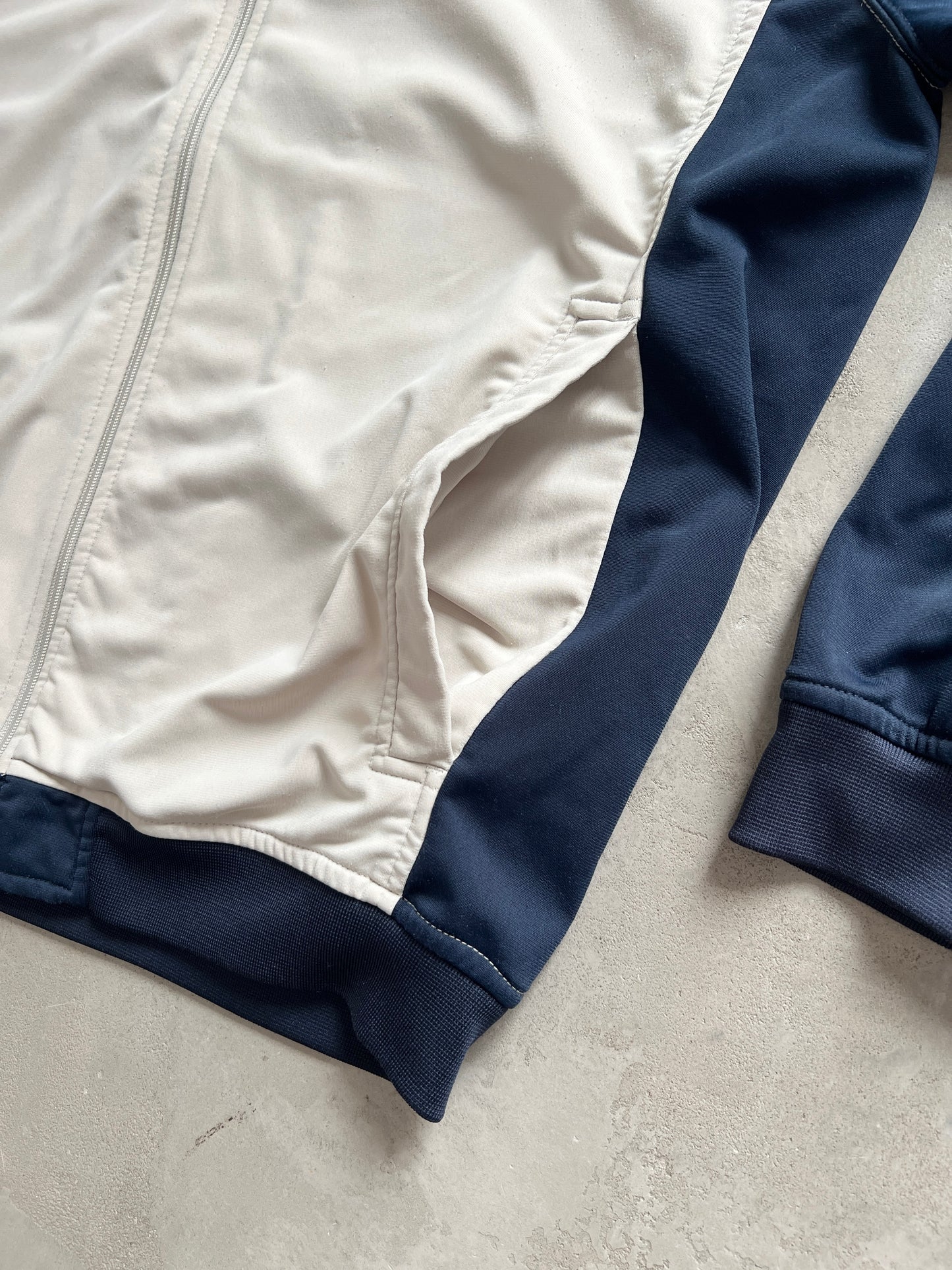 CREME/NAVY NIKE TRACK JACKET - 2000S - L