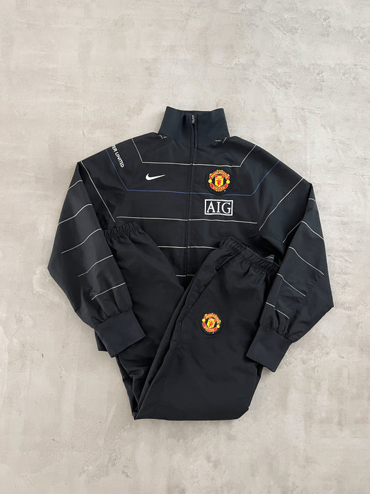 BLACK MANCHESTER UNITED NIKE TRACKSUIT - 2000S - S