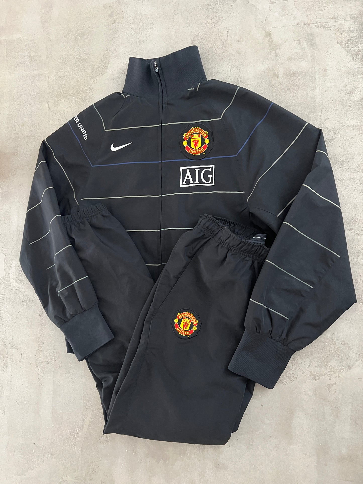 BLACK MANCHESTER UNITED NIKE TRACKSUIT - 2000S - S