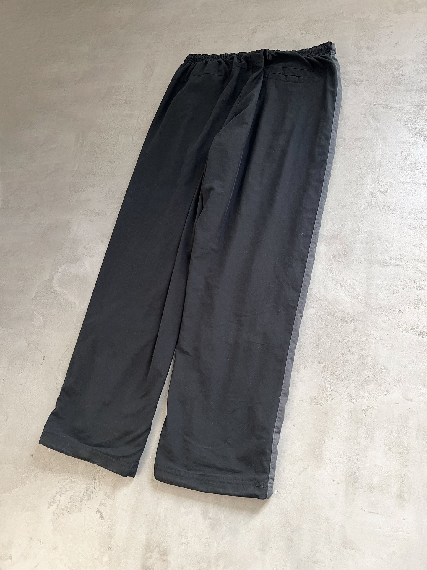 BLACK/GREY NIKE TRACK PANTS - 2000S - XL/L