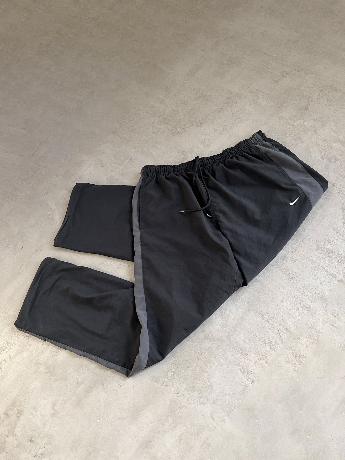 BLACK/GREY NIKE TRACK PANTS - 2000S - XL/L