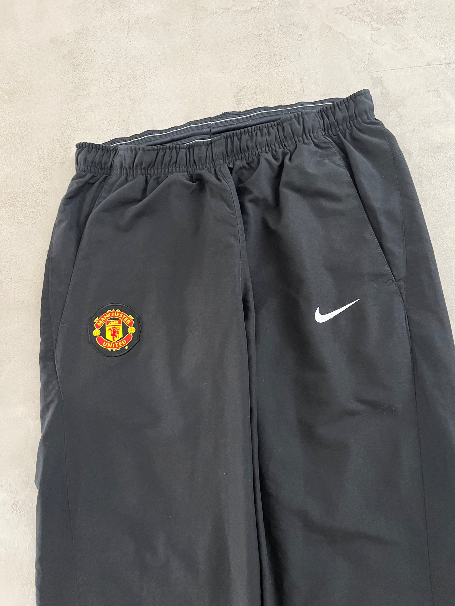 BLACK MANCHESTER UNITED NIKE TRACKSUIT - 2000S - S